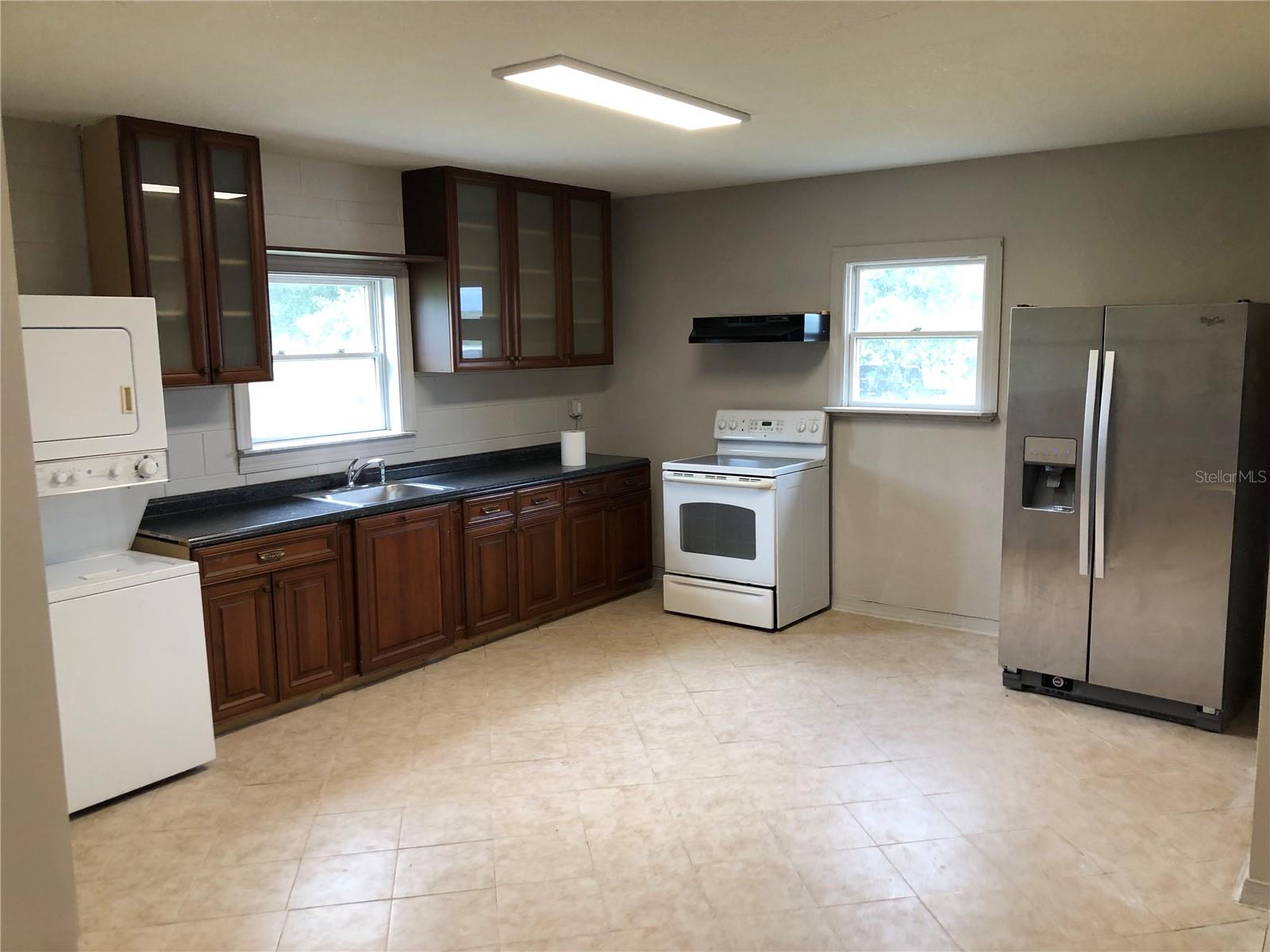 8215 E DEWEY ROBBINS RD, HOWEY IN THE HILLS, FL, 34737