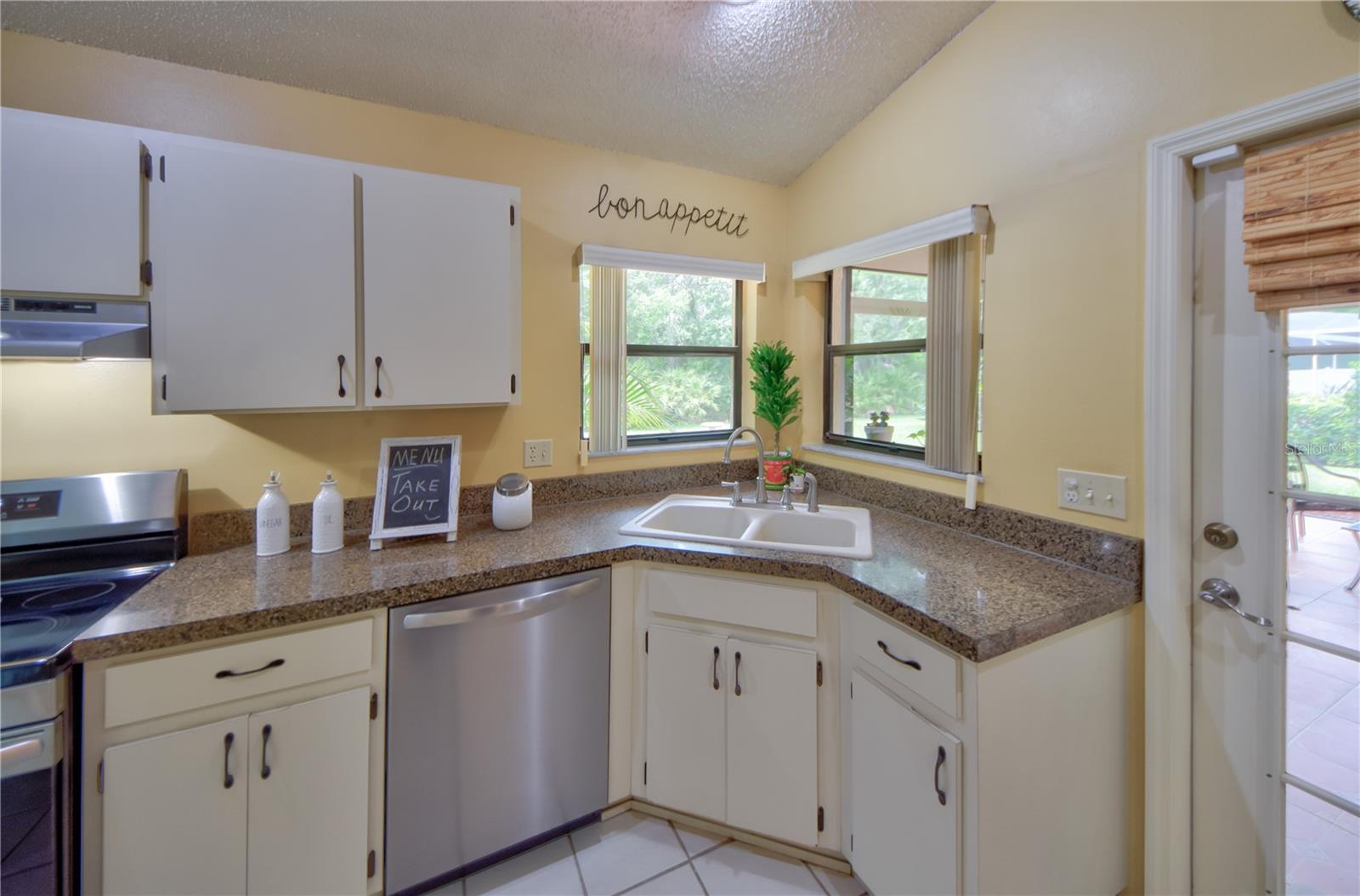 12024 STONE CROSSING CIR, TAMPA, FL, 33635