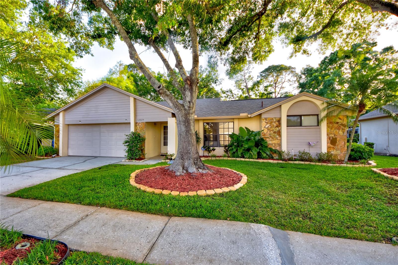12024 STONE CROSSING CIR, TAMPA, FL, 33635