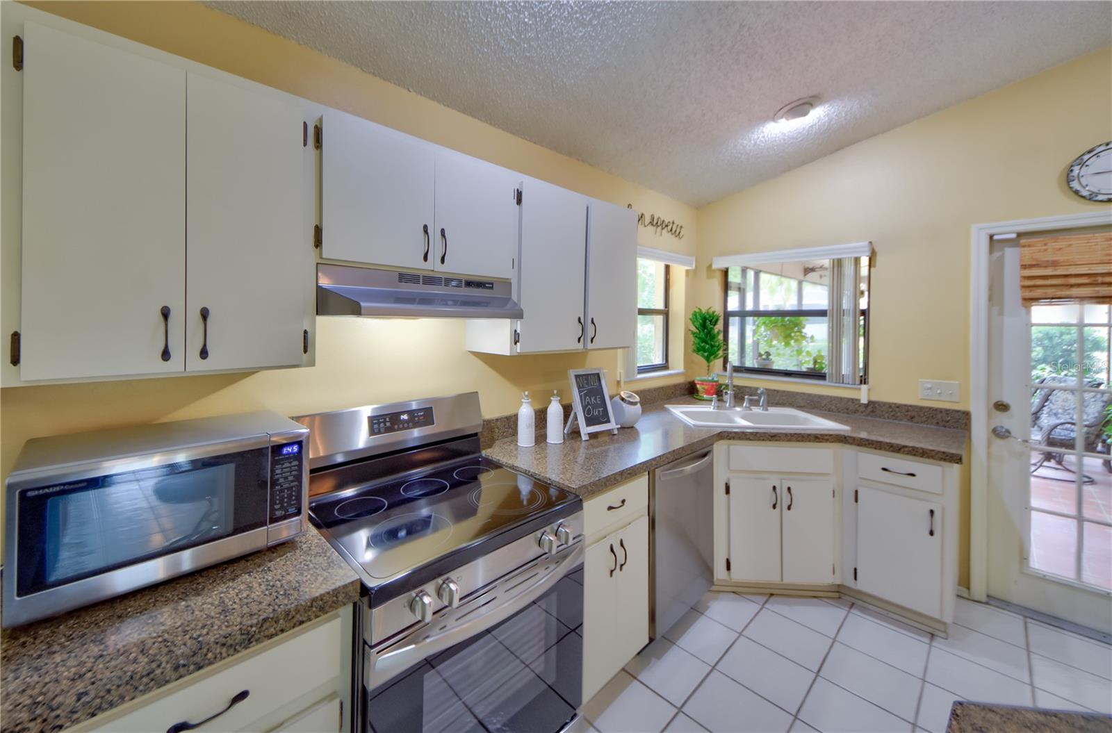 12024 STONE CROSSING CIR, TAMPA, FL, 33635