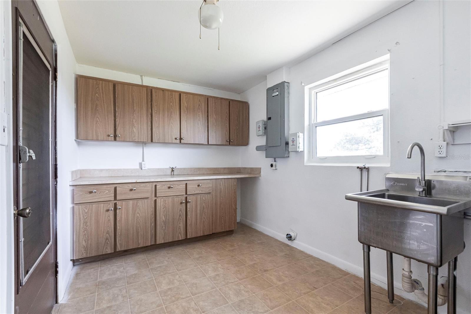 661 ATHOS TER, PORT CHARLOTTE, FL, 33952