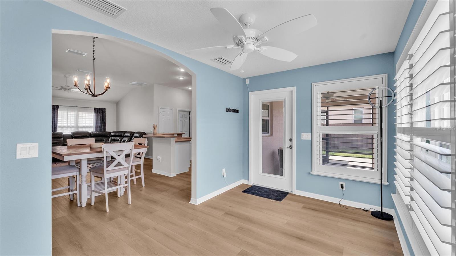 3273 SENNETT CIR, OXFORD, FL, 34484