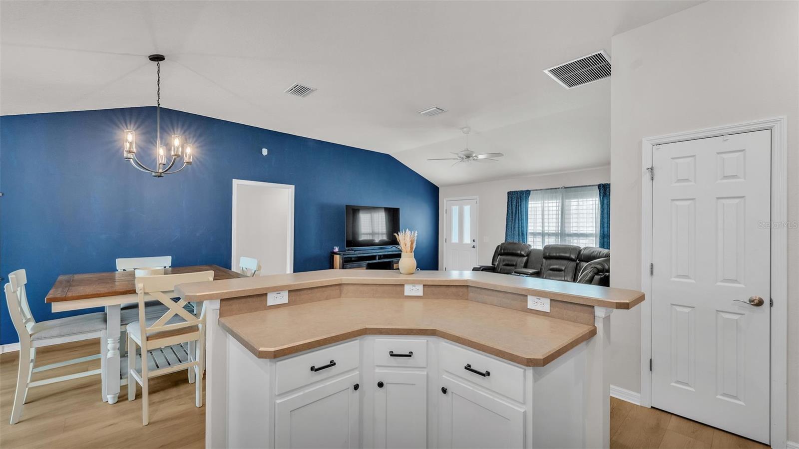 3273 SENNETT CIR, OXFORD, FL, 34484