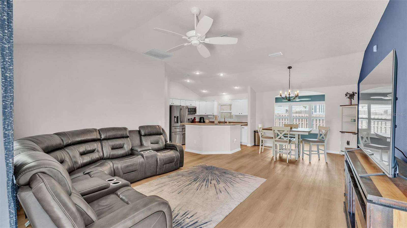 3273 SENNETT CIR, OXFORD, FL, 34484