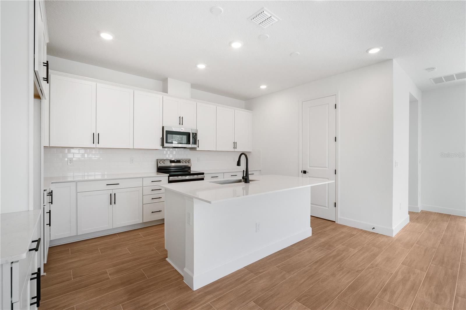 9143 PLAYERS DR, WEEKI WACHEE, FL, 34613