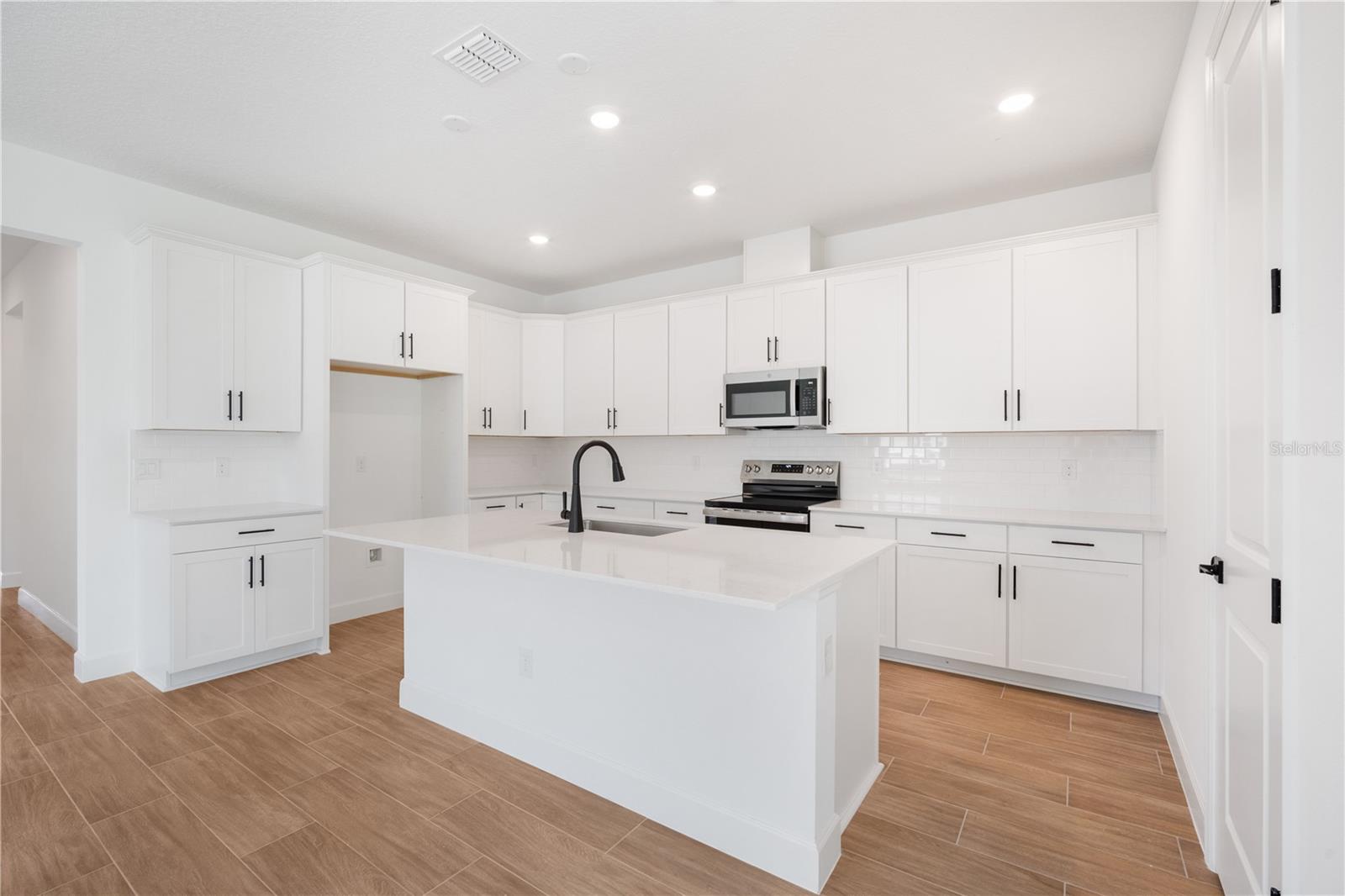 9143 PLAYERS DR, WEEKI WACHEE, FL, 34613