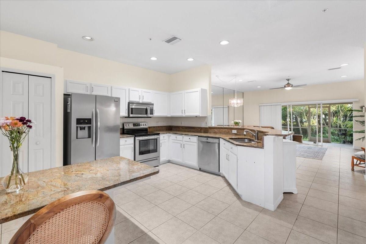 11260 KAPOK GRAND CIR, MADEIRA BEACH, FL, 33708