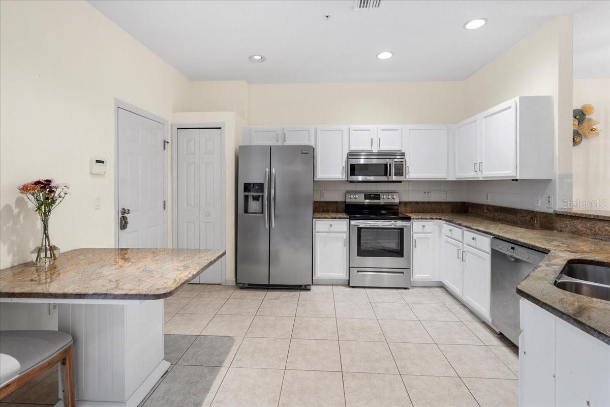 11260 KAPOK GRAND CIR, MADEIRA BEACH, FL, 33708