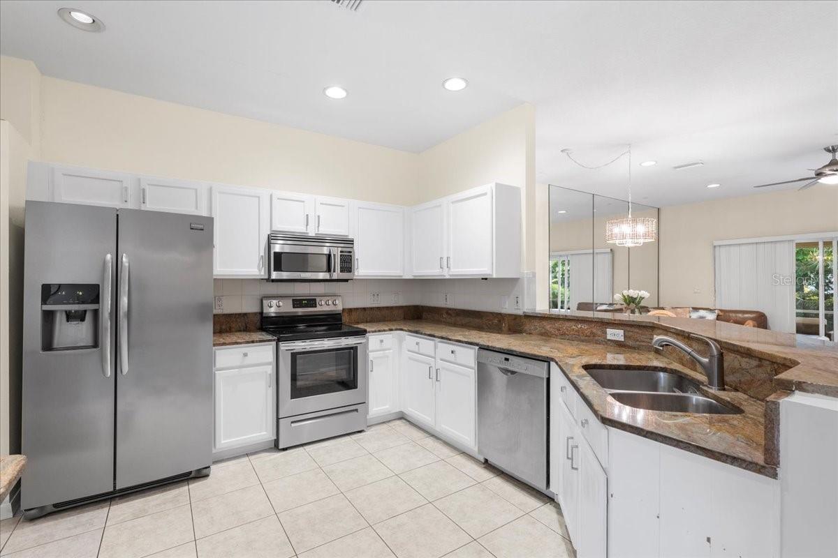 11260 KAPOK GRAND CIR, MADEIRA BEACH, FL, 33708