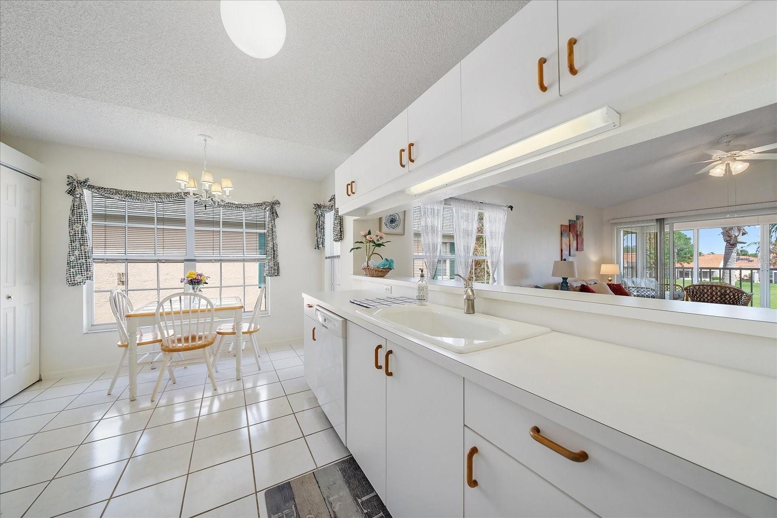 4210 CADDIE DR E #201, BRADENTON, FL, 34203