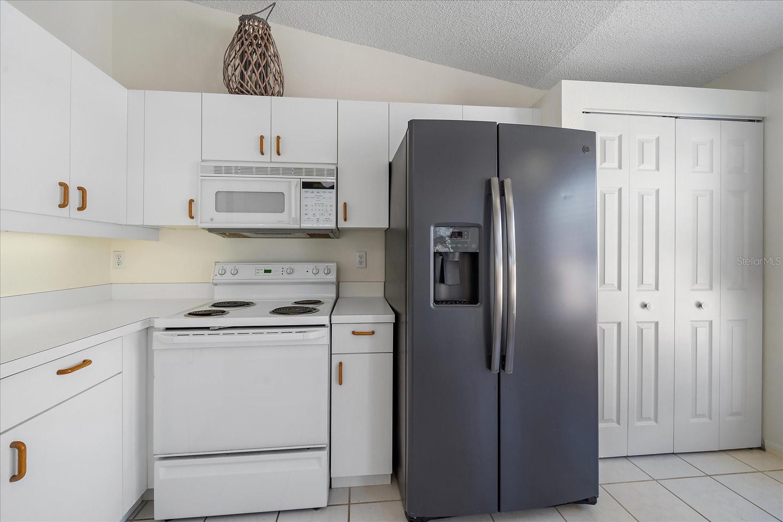 4210 CADDIE DR E #201, BRADENTON, FL, 34203