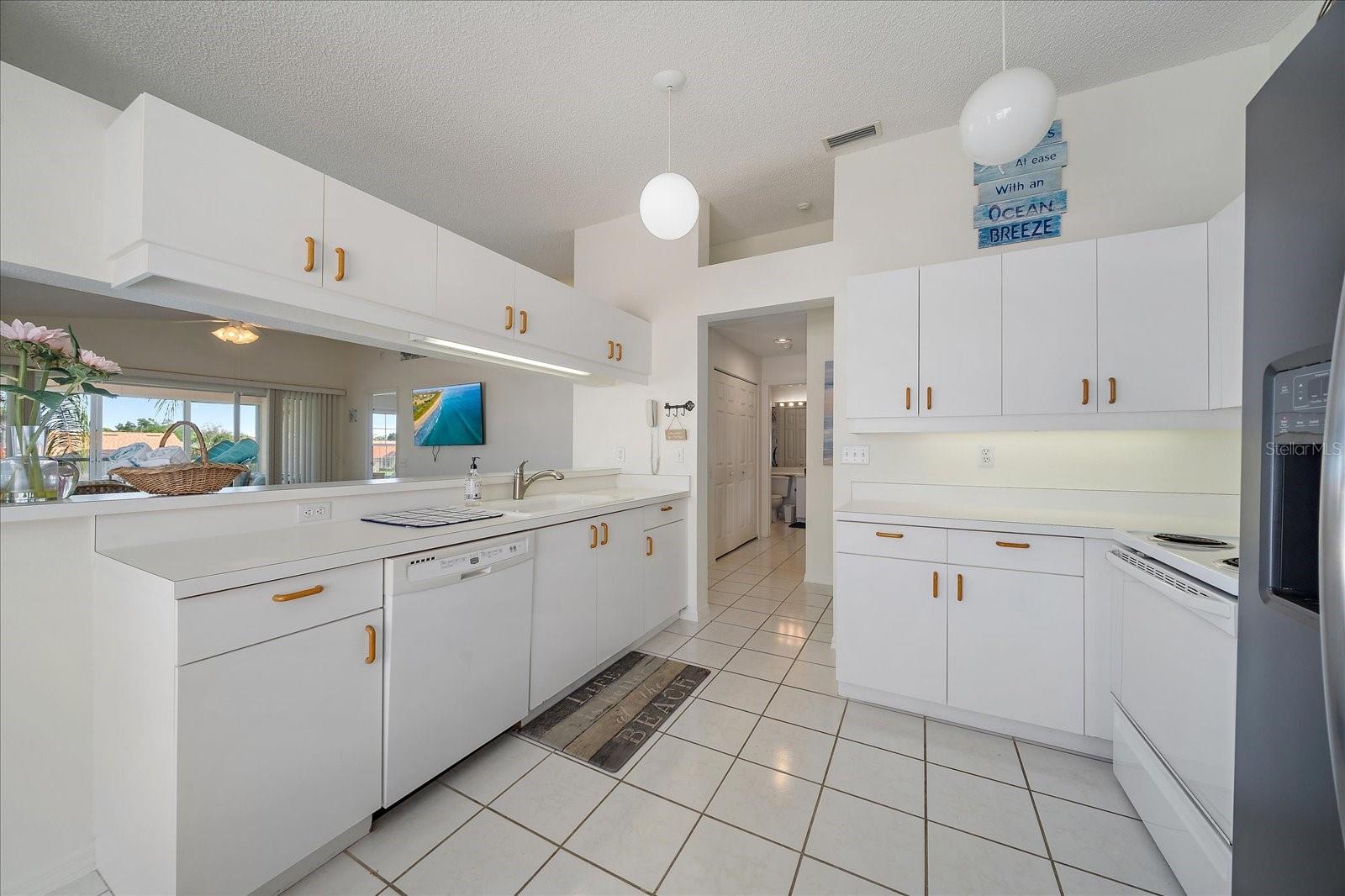 4210 CADDIE DR E #201, BRADENTON, FL, 34203