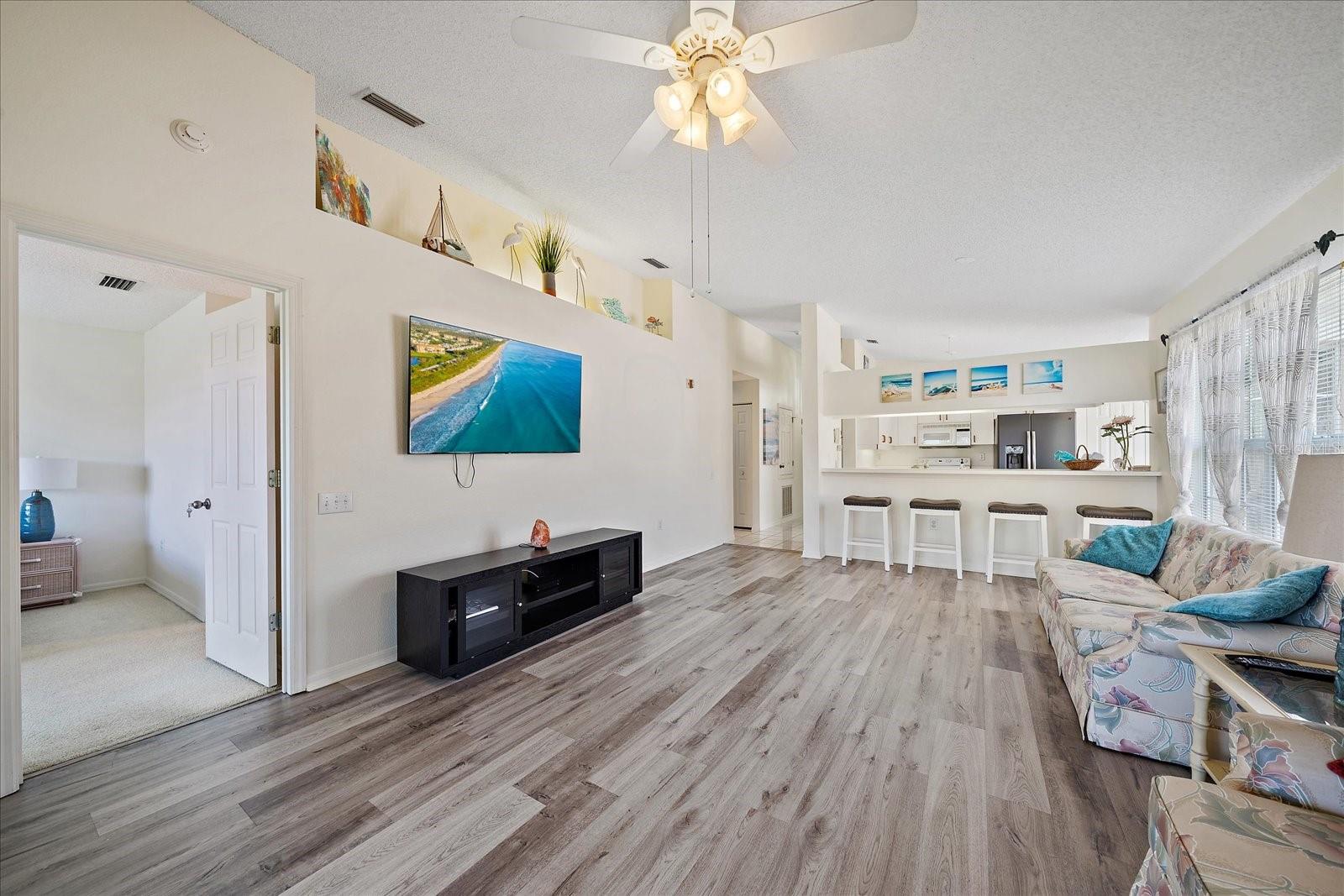 4210 CADDIE DR E #201, BRADENTON, FL, 34203