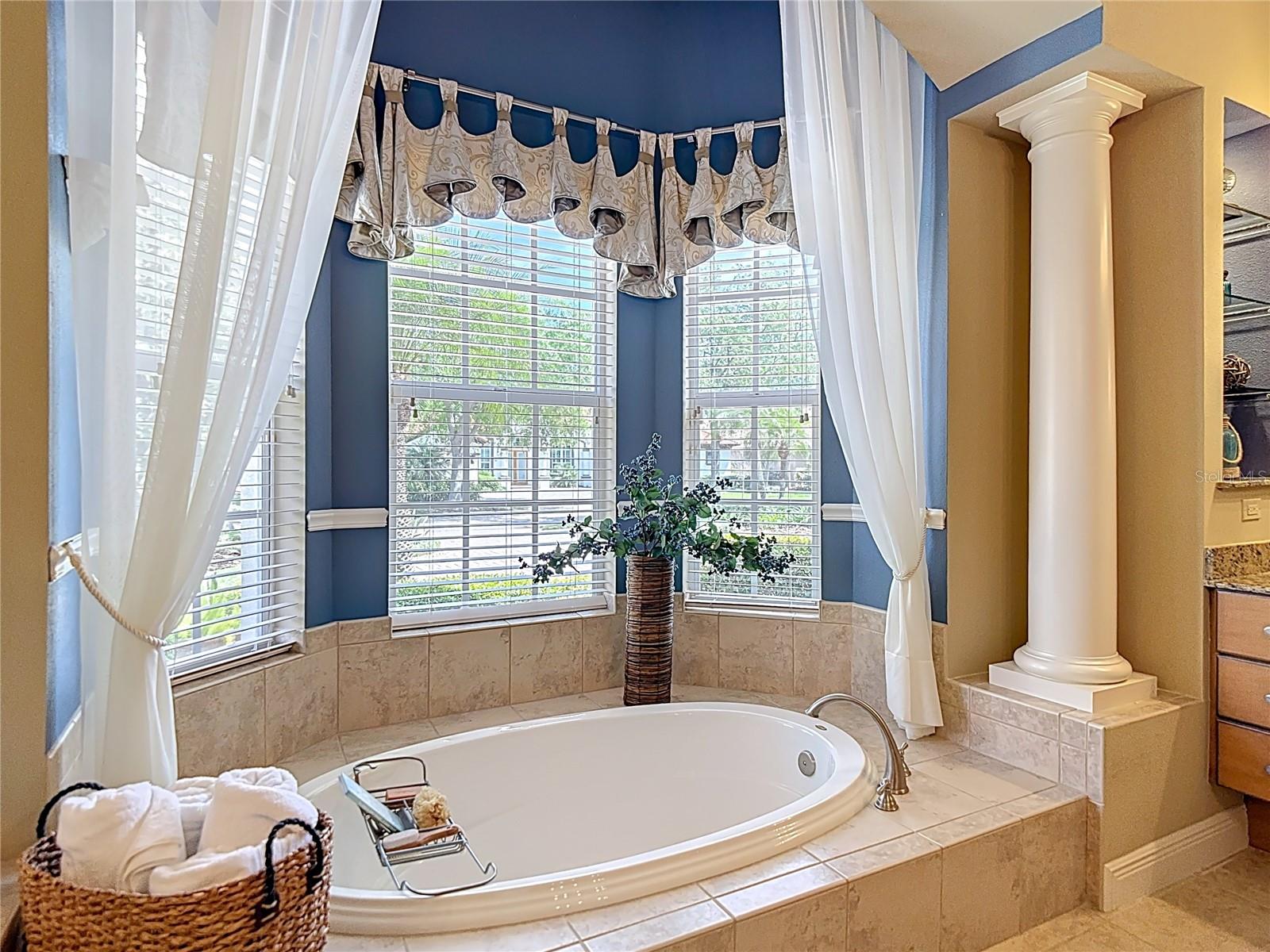 20104 OAK ALLEY DR, TAMPA, FL, 33647