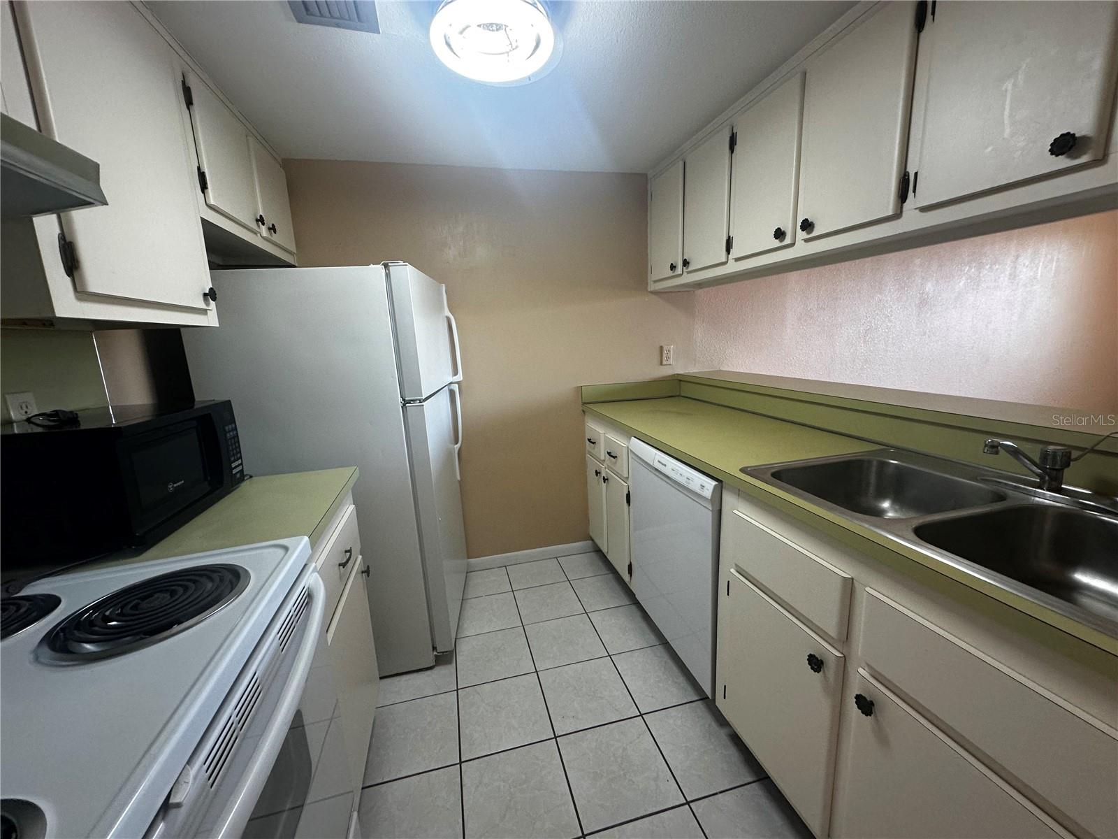 2525 W BAY DR #B22, LARGO, FL, 33770