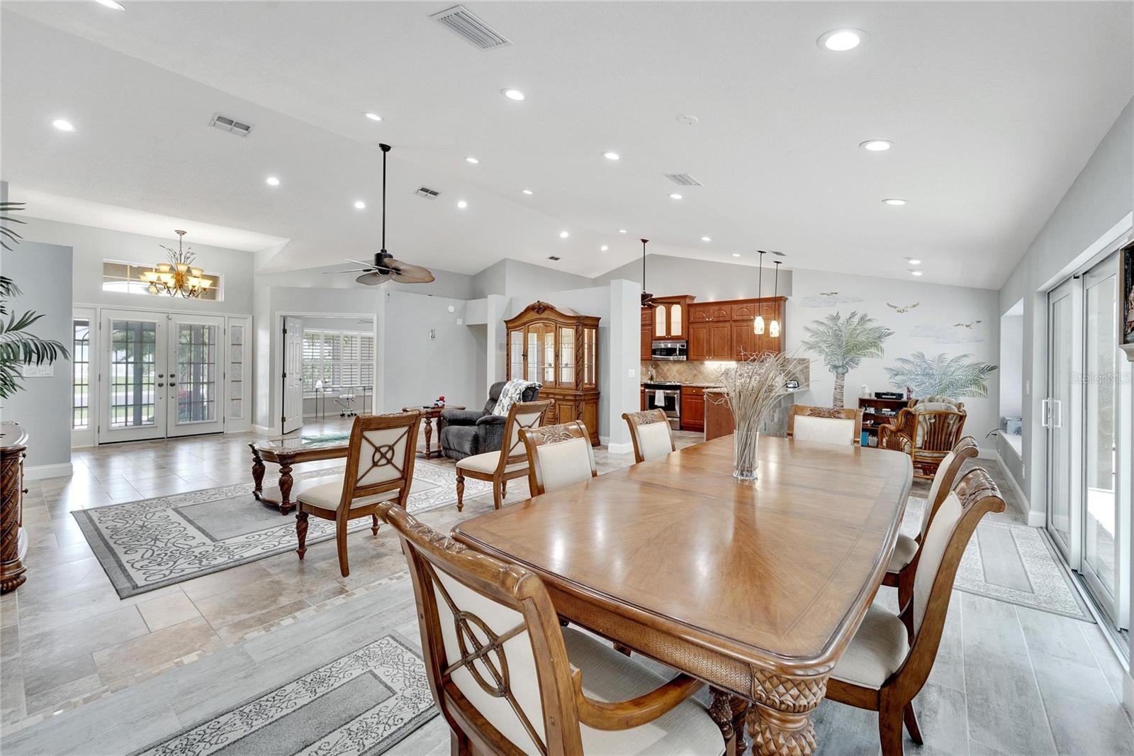 2215 NEW BEDFORD DR, SUN CITY CENTER, FL, 33573