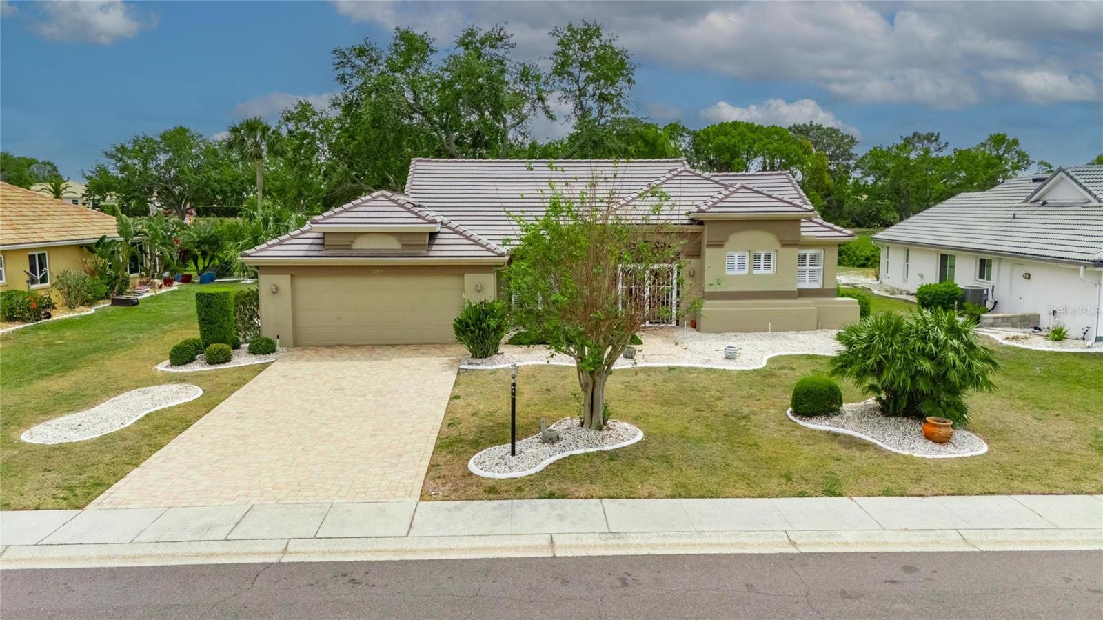 2215 NEW BEDFORD DR, SUN CITY CENTER, FL, 33573