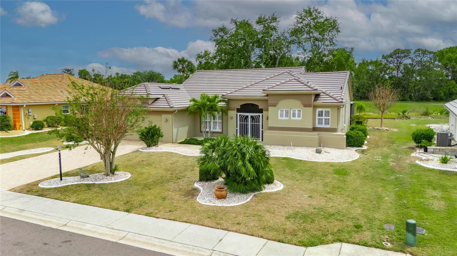 2215 NEW BEDFORD DR, SUN CITY CENTER, FL, 33573