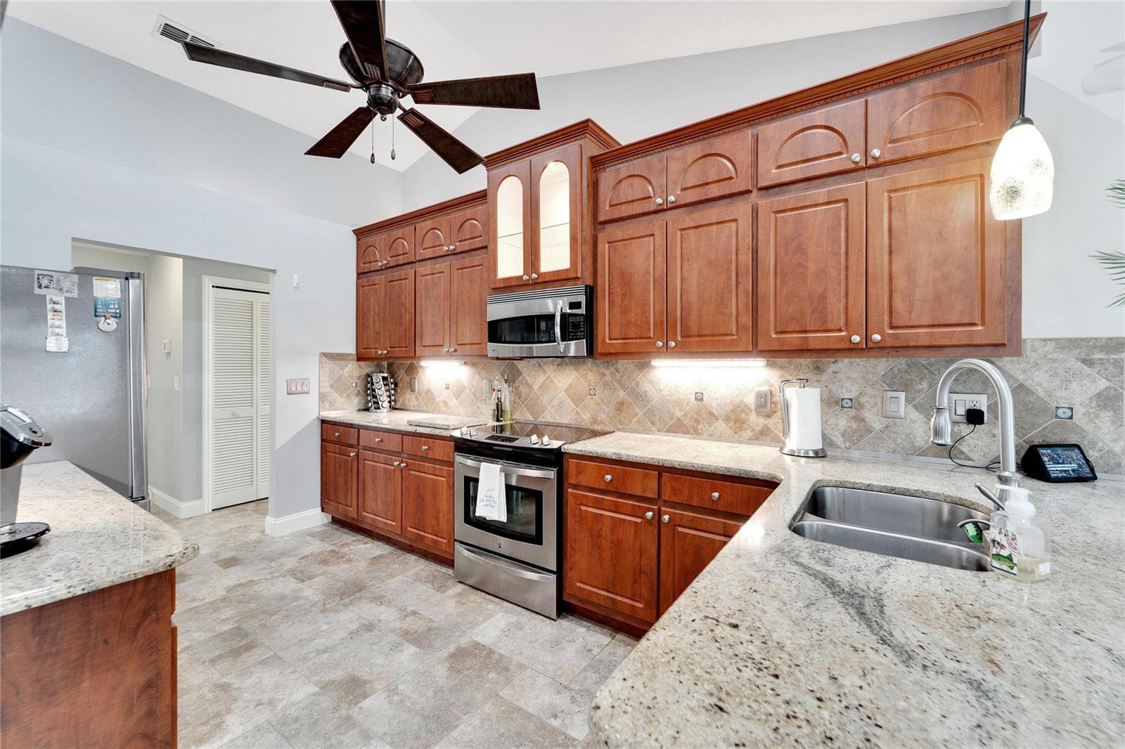 2215 NEW BEDFORD DR, SUN CITY CENTER, FL, 33573