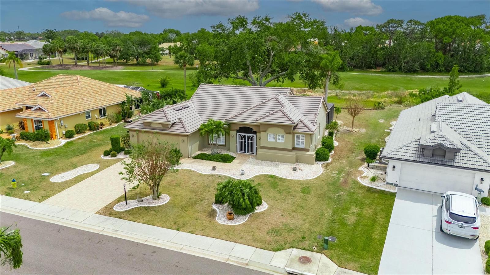 2215 NEW BEDFORD DR, SUN CITY CENTER, FL, 33573