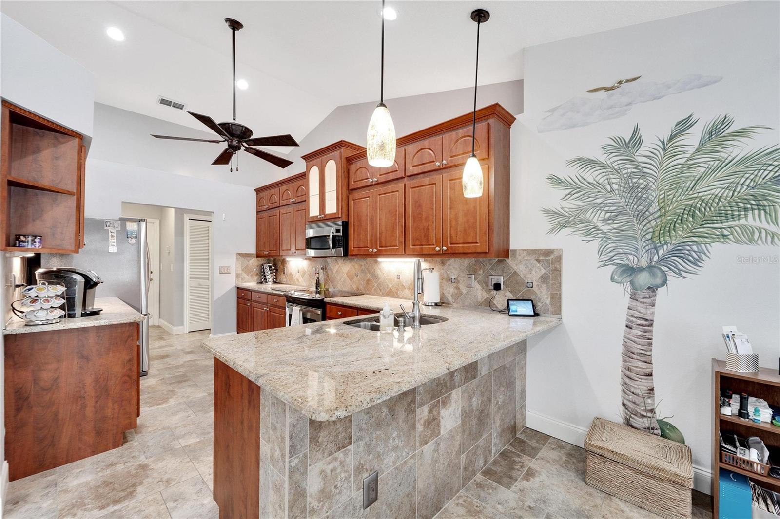 2215 NEW BEDFORD DR, SUN CITY CENTER, FL, 33573