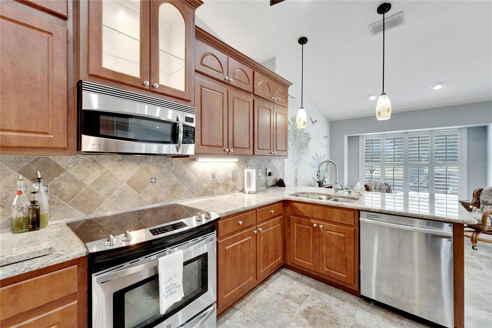 2215 NEW BEDFORD DR, SUN CITY CENTER, FL, 33573