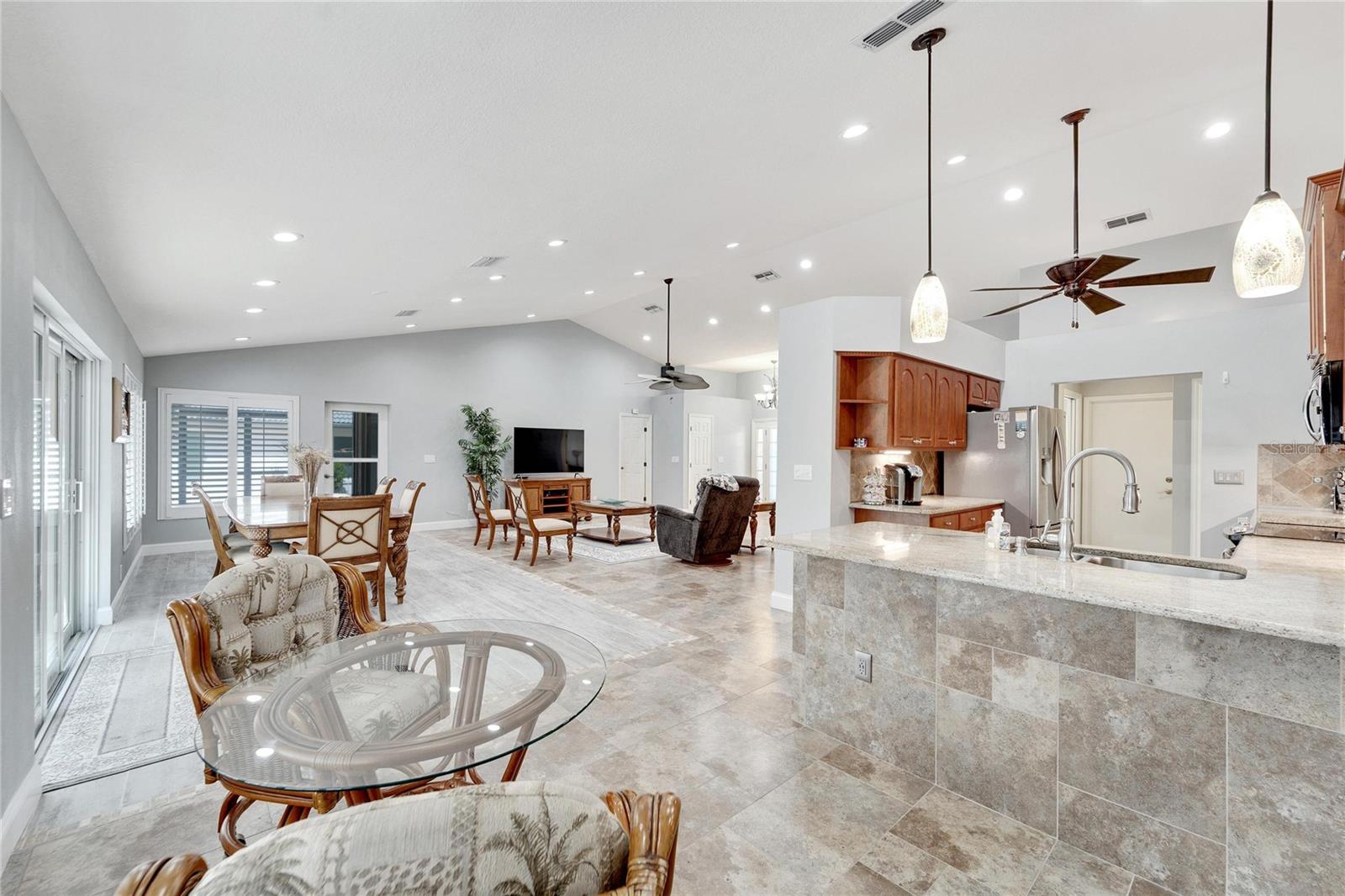 2215 NEW BEDFORD DR, SUN CITY CENTER, FL, 33573