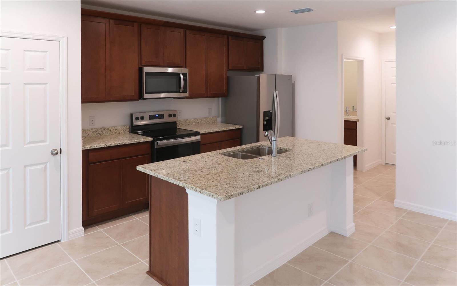 230 GLASS ONION DR, GROVELAND, FL, 34737