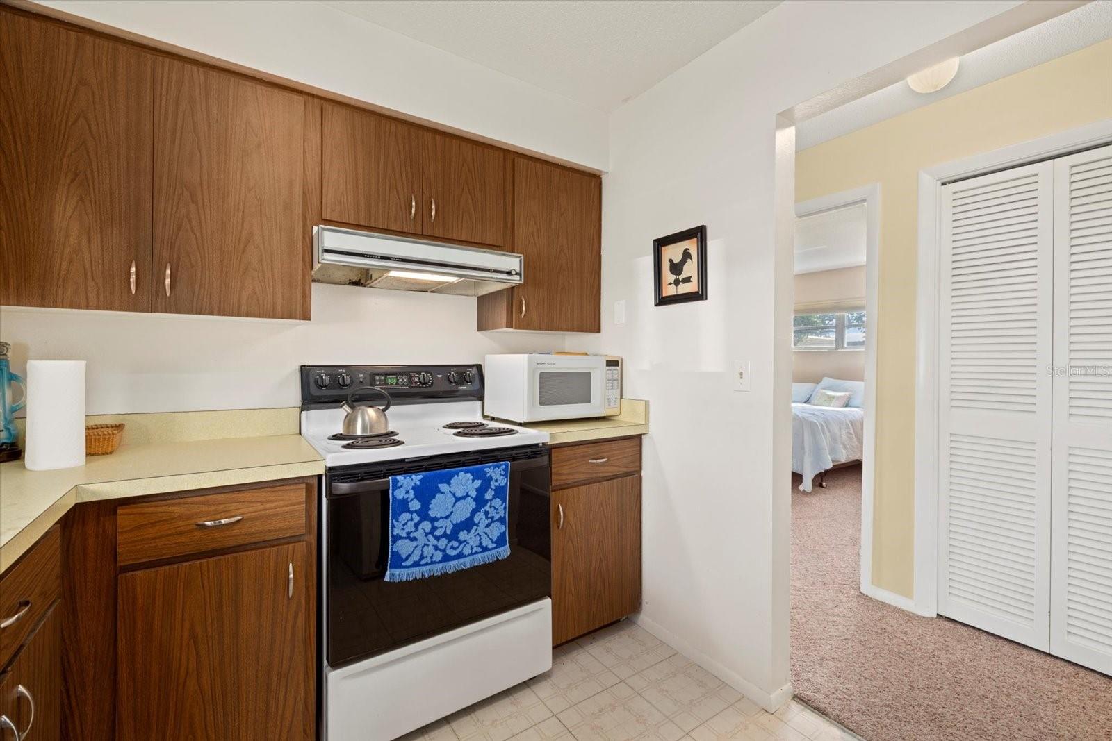 1343 GLENDALE CIR W #216, SARASOTA, FL, 34232