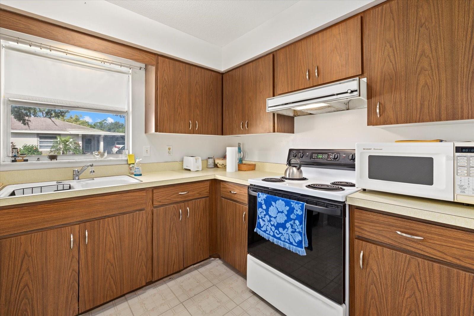 1343 GLENDALE CIR W #216, SARASOTA, FL, 34232