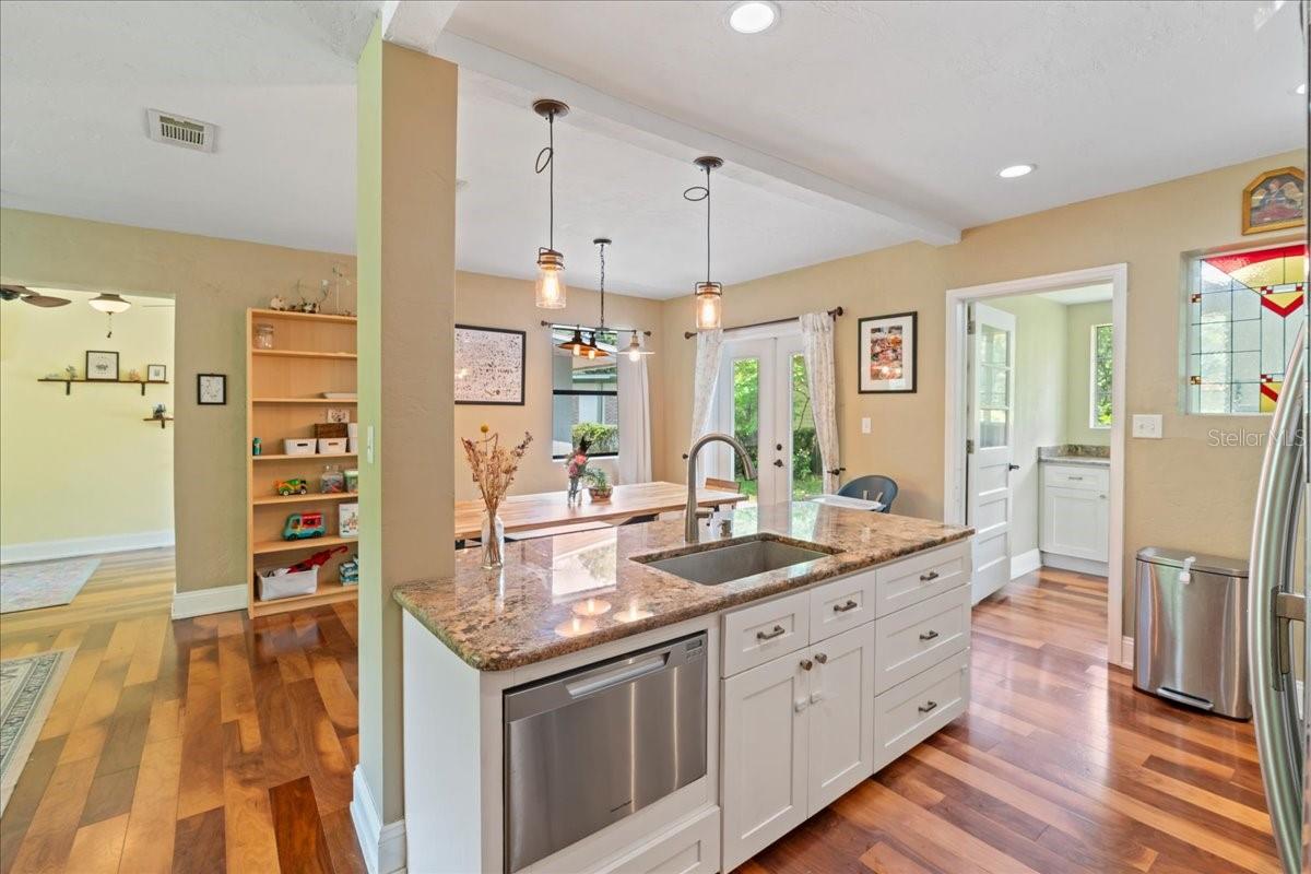 805 NE 10TH PL, GAINESVILLE, FL, 32601