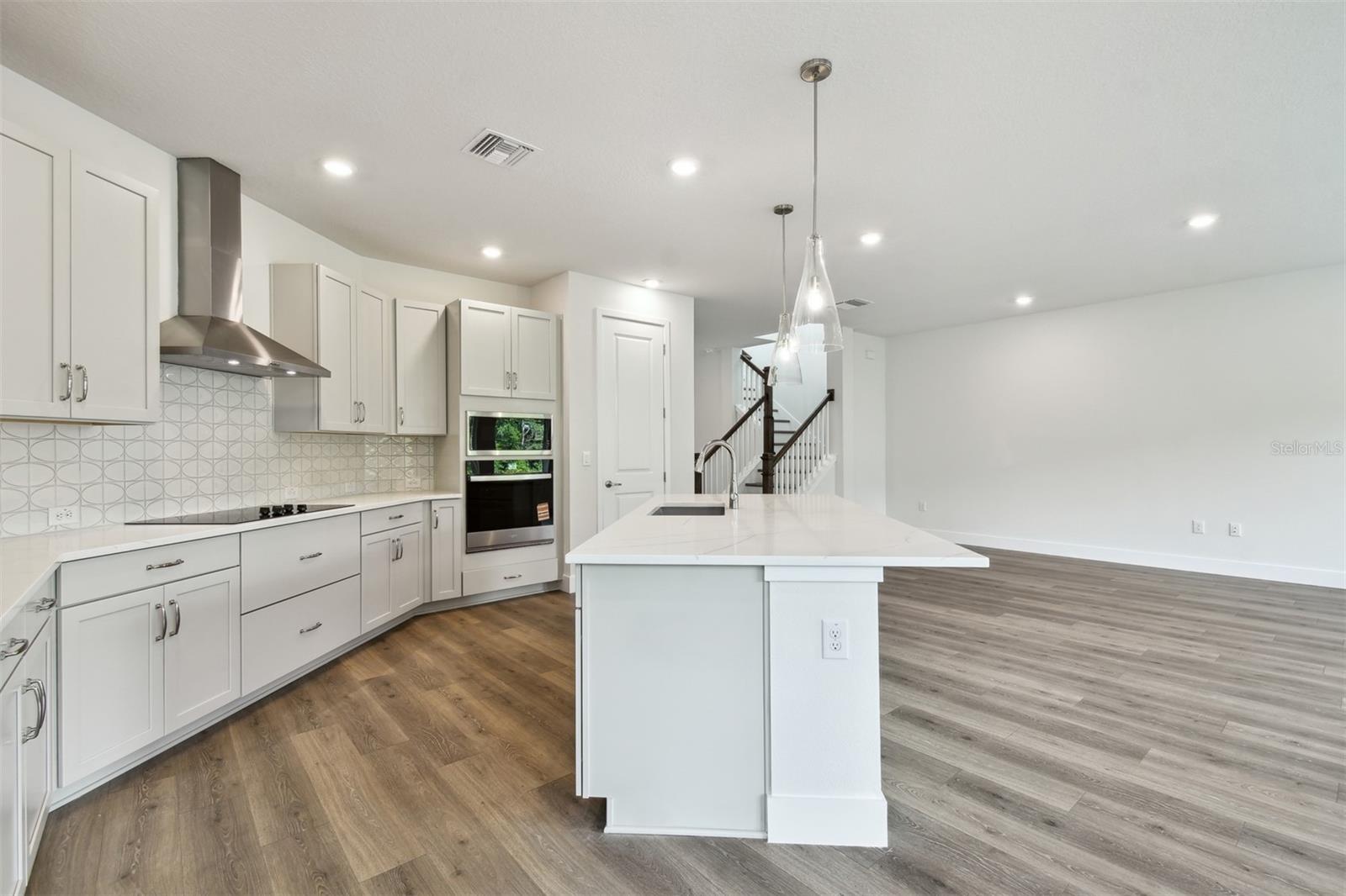 3319 GUANABANA XING, WESLEY CHAPEL, FL, 33543