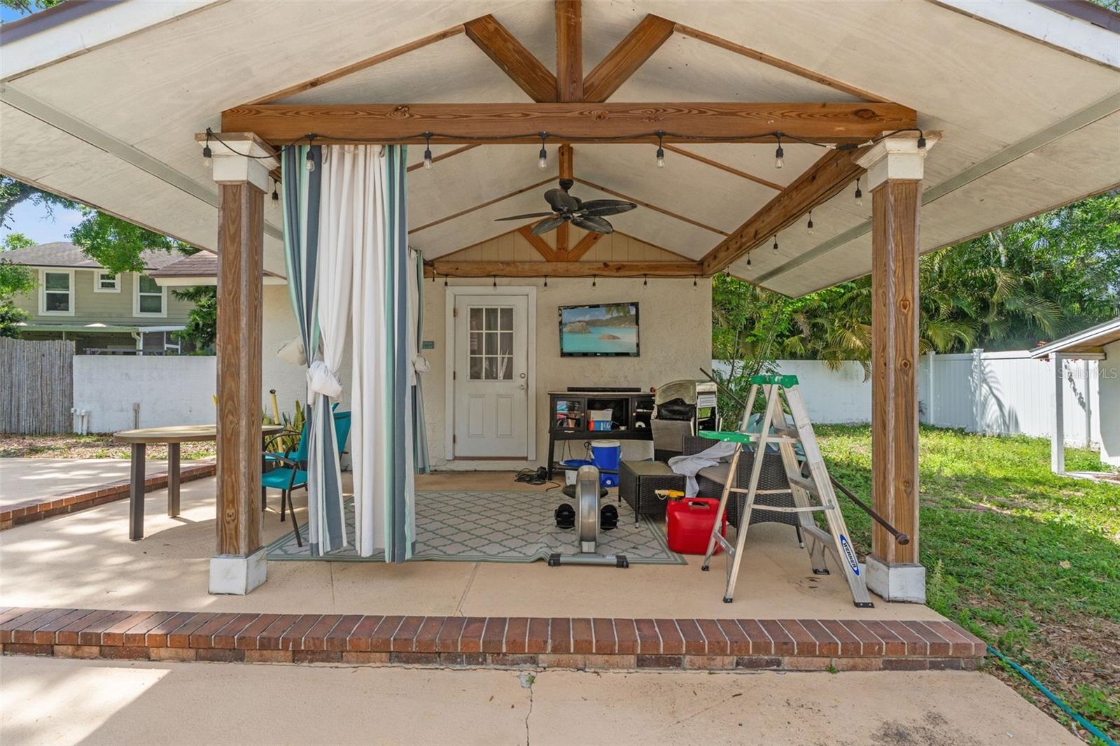 6204 SOARING AVE, TEMPLE TERRACE, FL, 33617