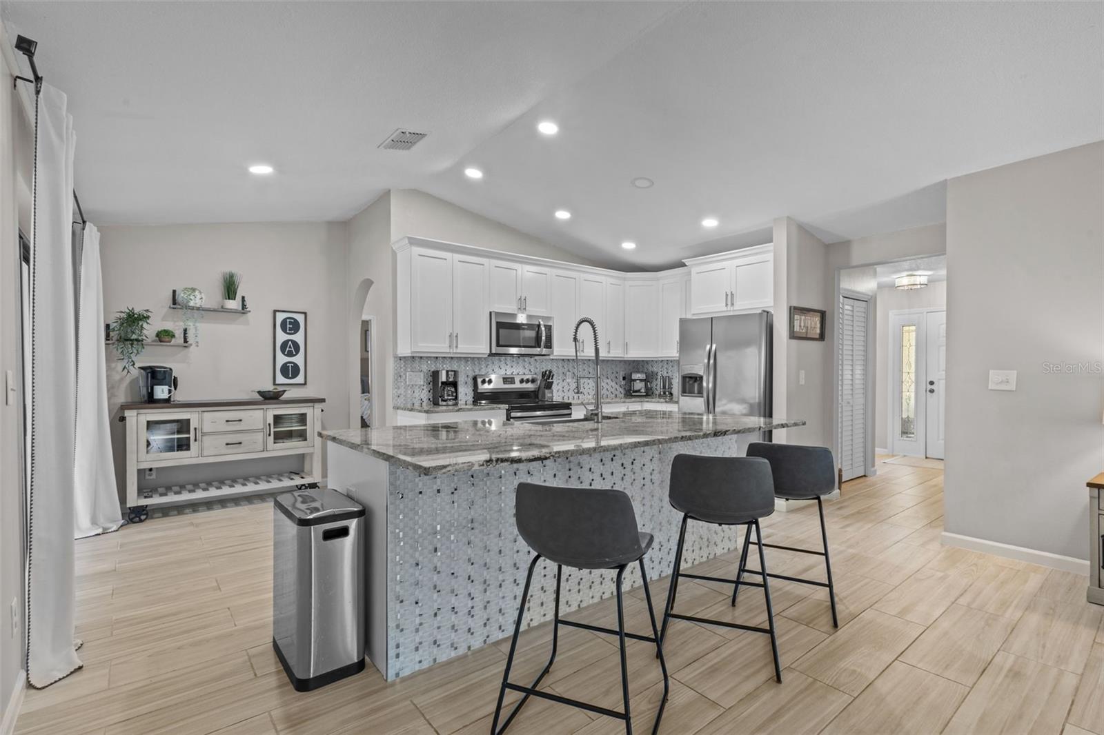 380 PALMDALE DR, OLDSMAR, FL, 34677