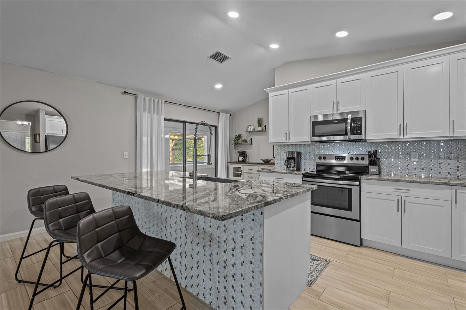 380 PALMDALE DR, OLDSMAR, FL, 34677