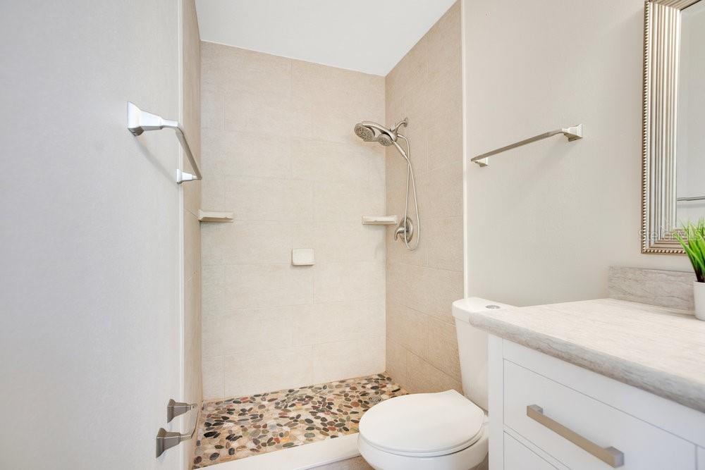 806 MAZURKA DR, CHULUOTA, FL, 32766
