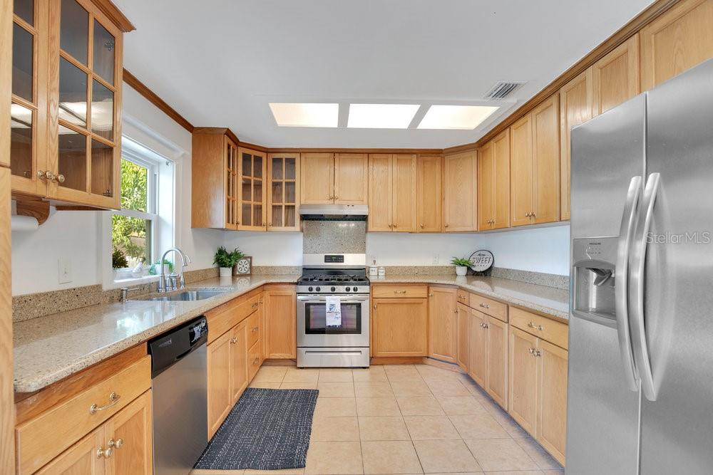 806 MAZURKA DR, CHULUOTA, FL, 32766