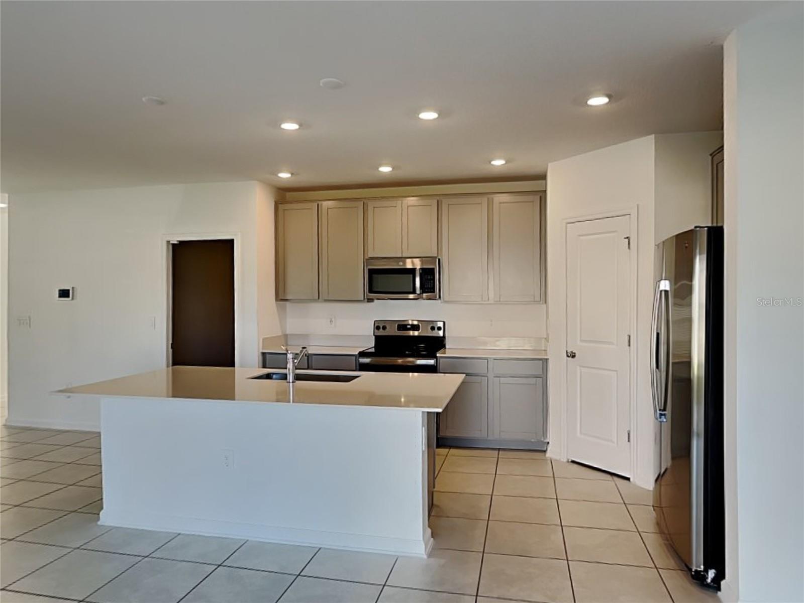 1512 CUMBERLAND AVE, DAVENPORT, FL, 33837