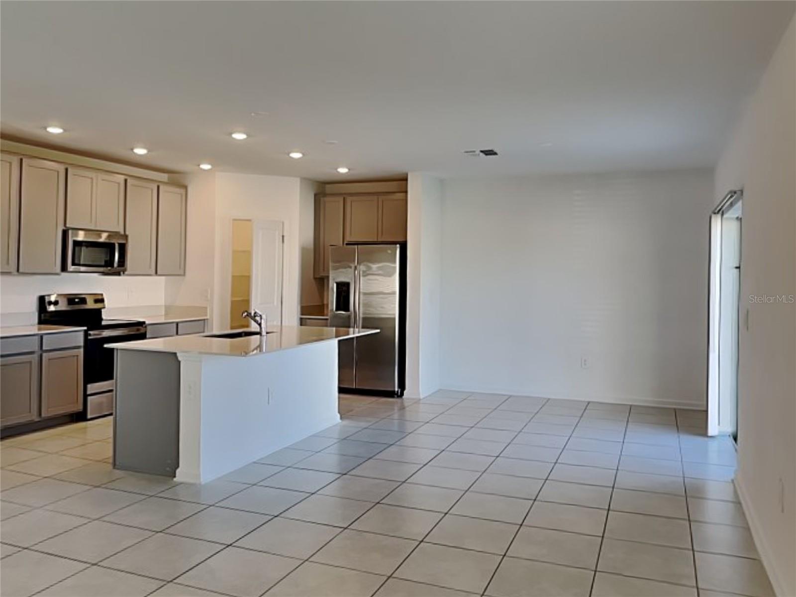 1512 CUMBERLAND AVE, DAVENPORT, FL, 33837