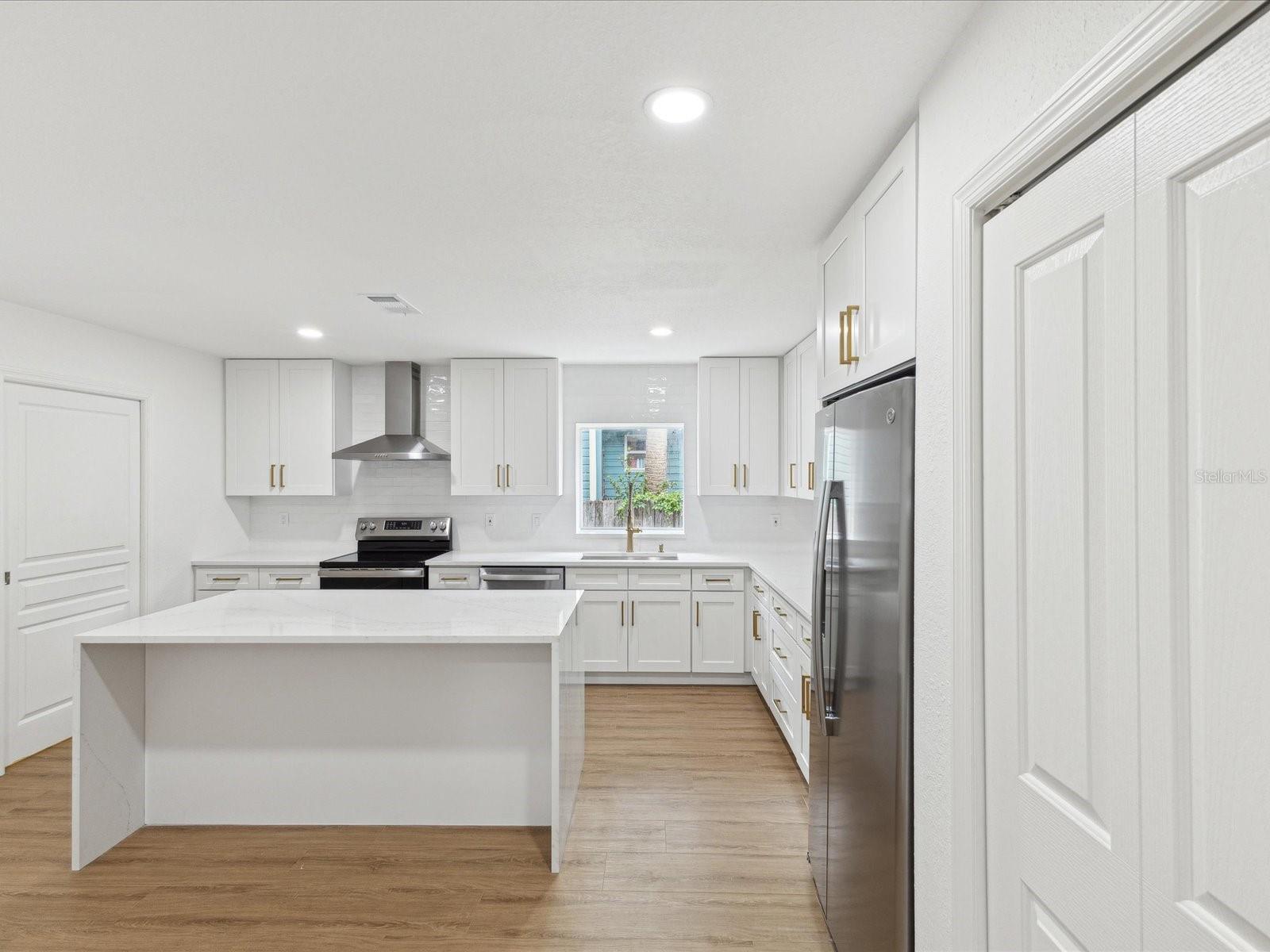 445 33RD AVE N, ST PETERSBURG, FL, 33704