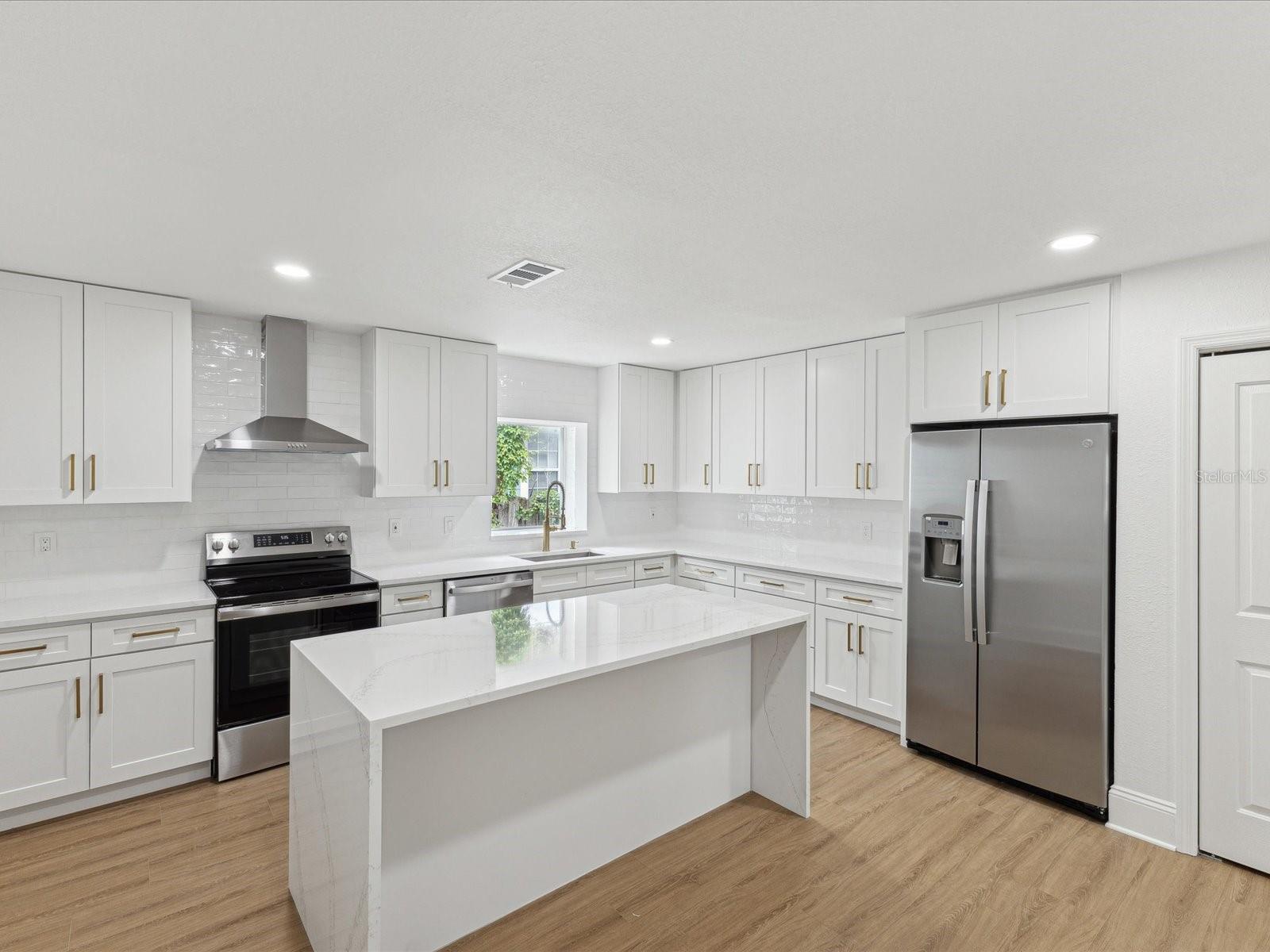 445 33RD AVE N, ST PETERSBURG, FL, 33704