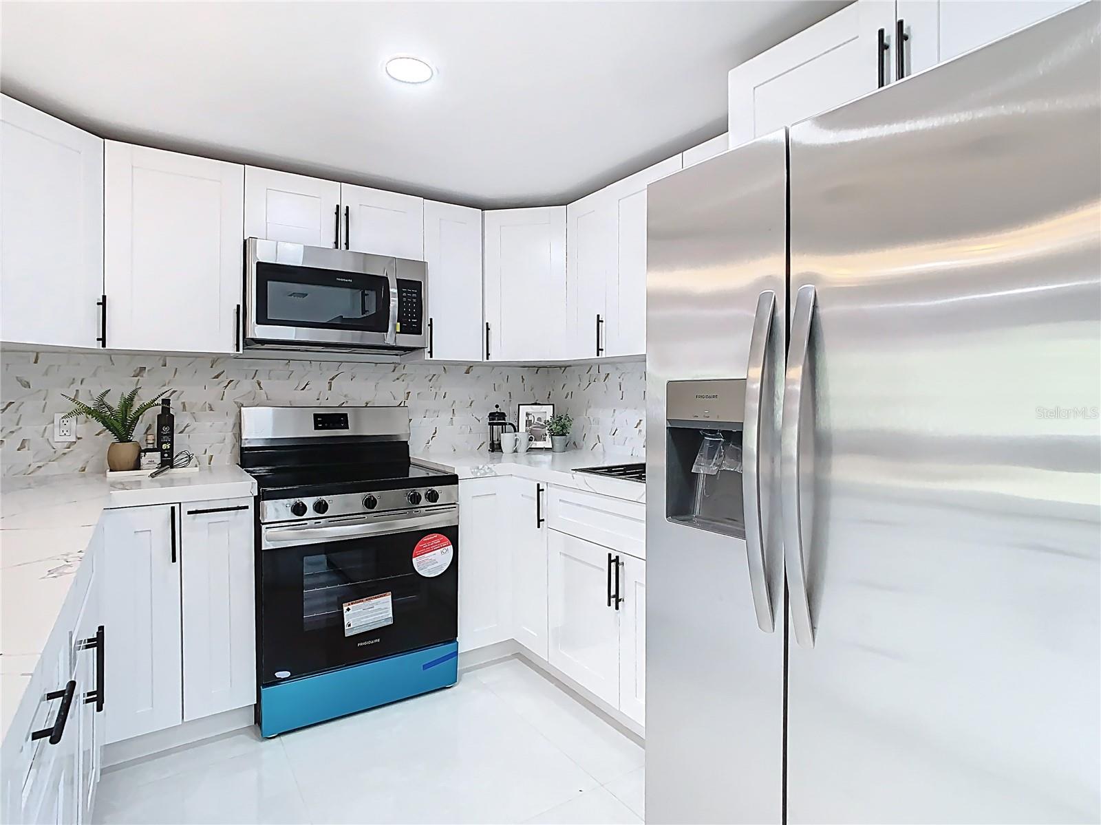 3711 HUNTINGTON ST NE, ST PETERSBURG, FL, 33703