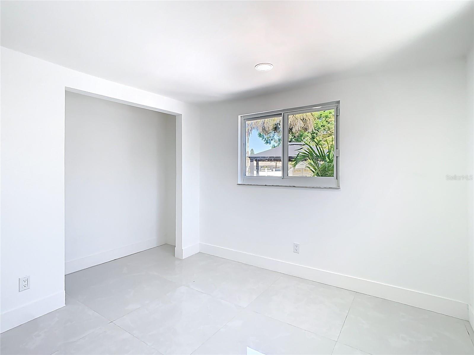 3711 HUNTINGTON ST NE, ST PETERSBURG, FL, 33703