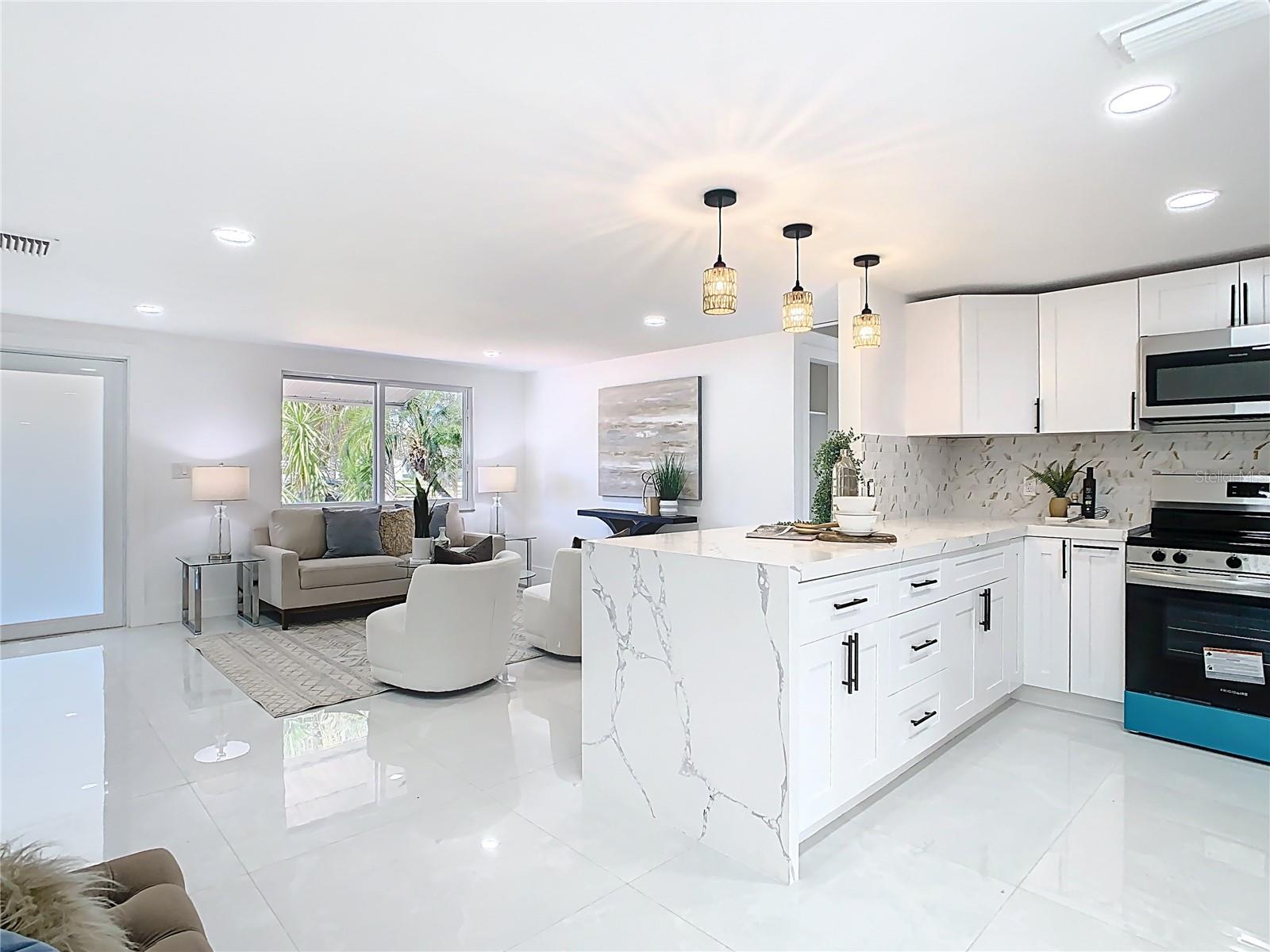 3711 HUNTINGTON ST NE, ST PETERSBURG, FL, 33703