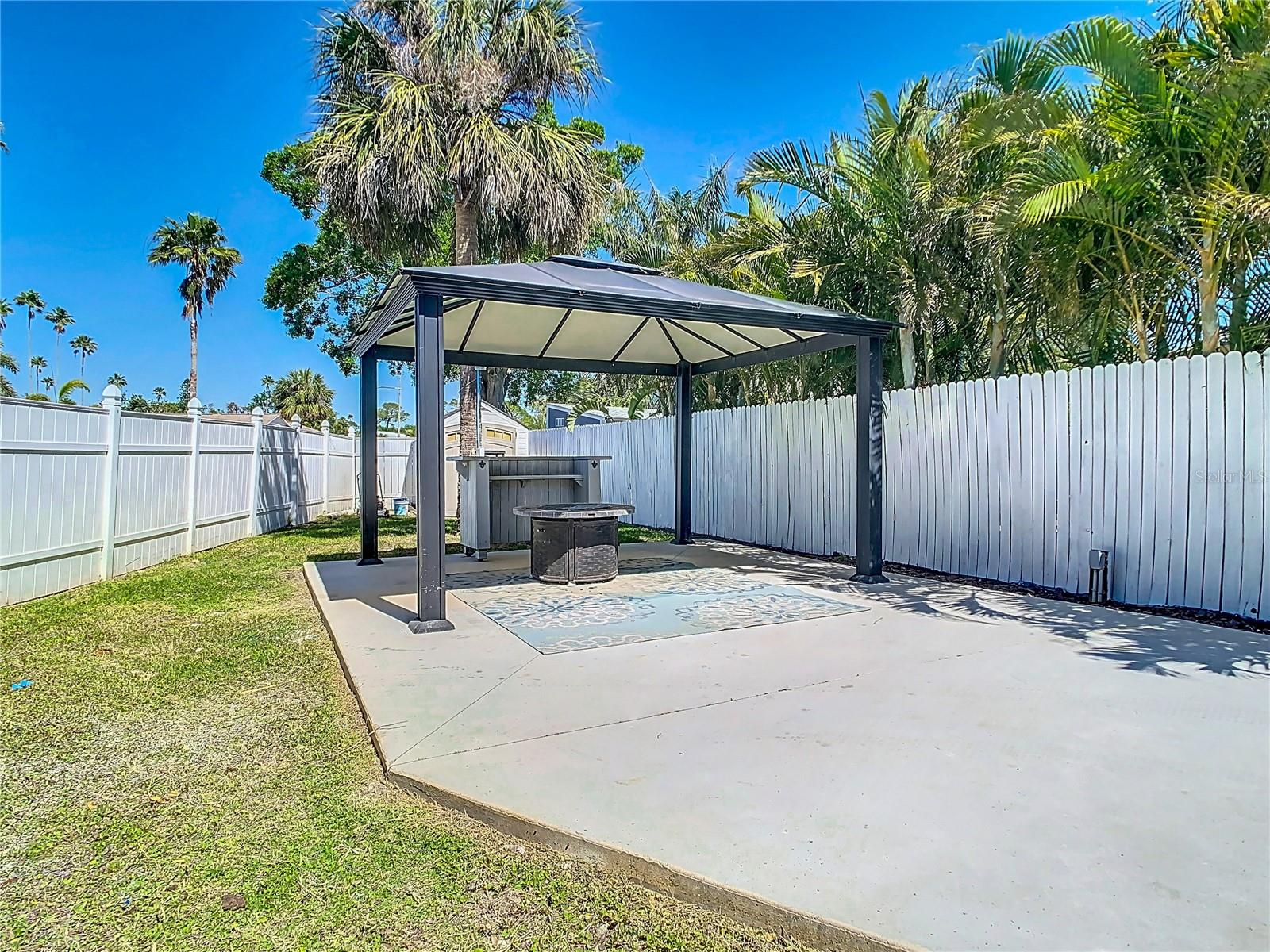 3711 HUNTINGTON ST NE, ST PETERSBURG, FL, 33703