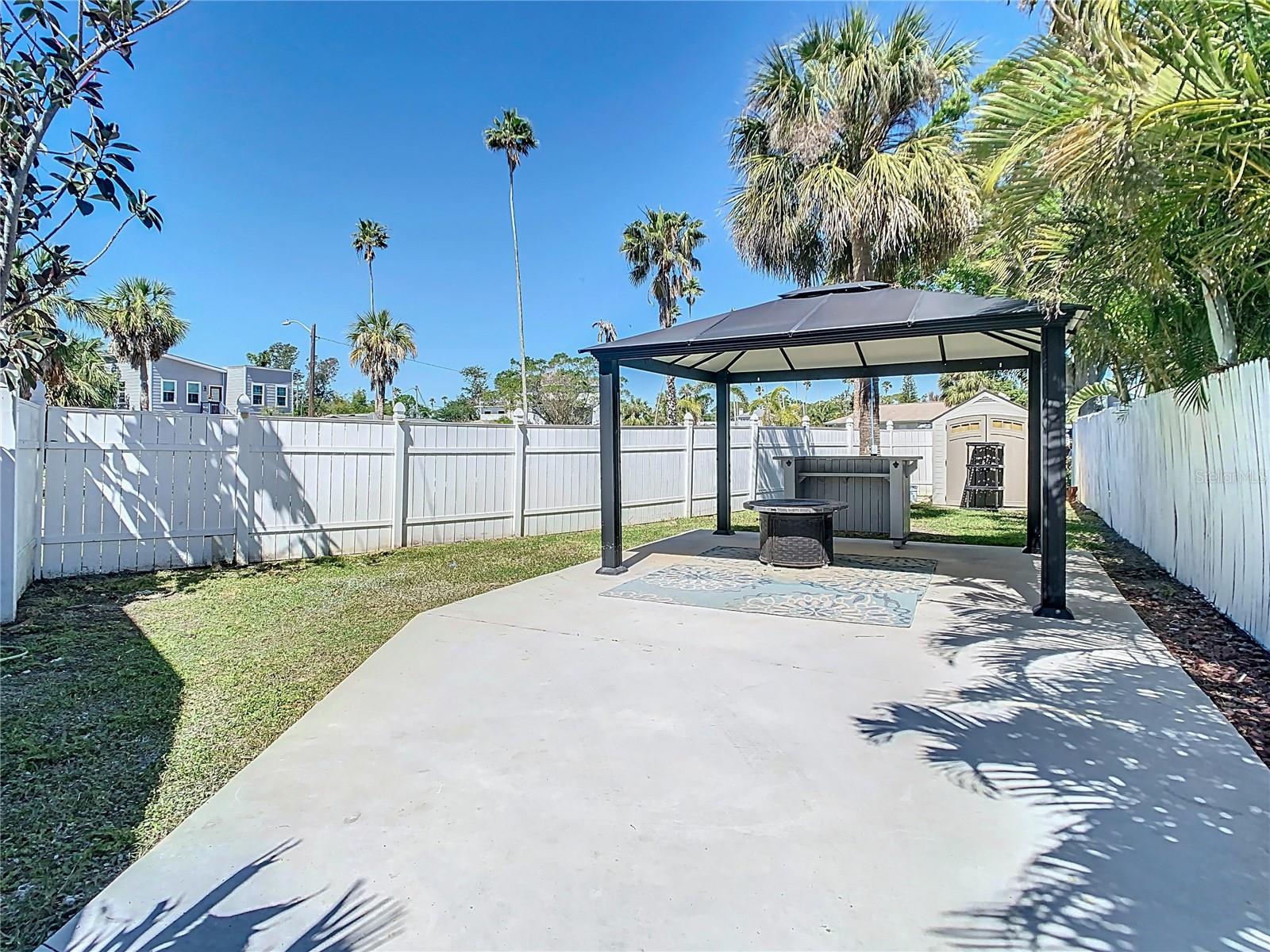 3711 HUNTINGTON ST NE, ST PETERSBURG, FL, 33703