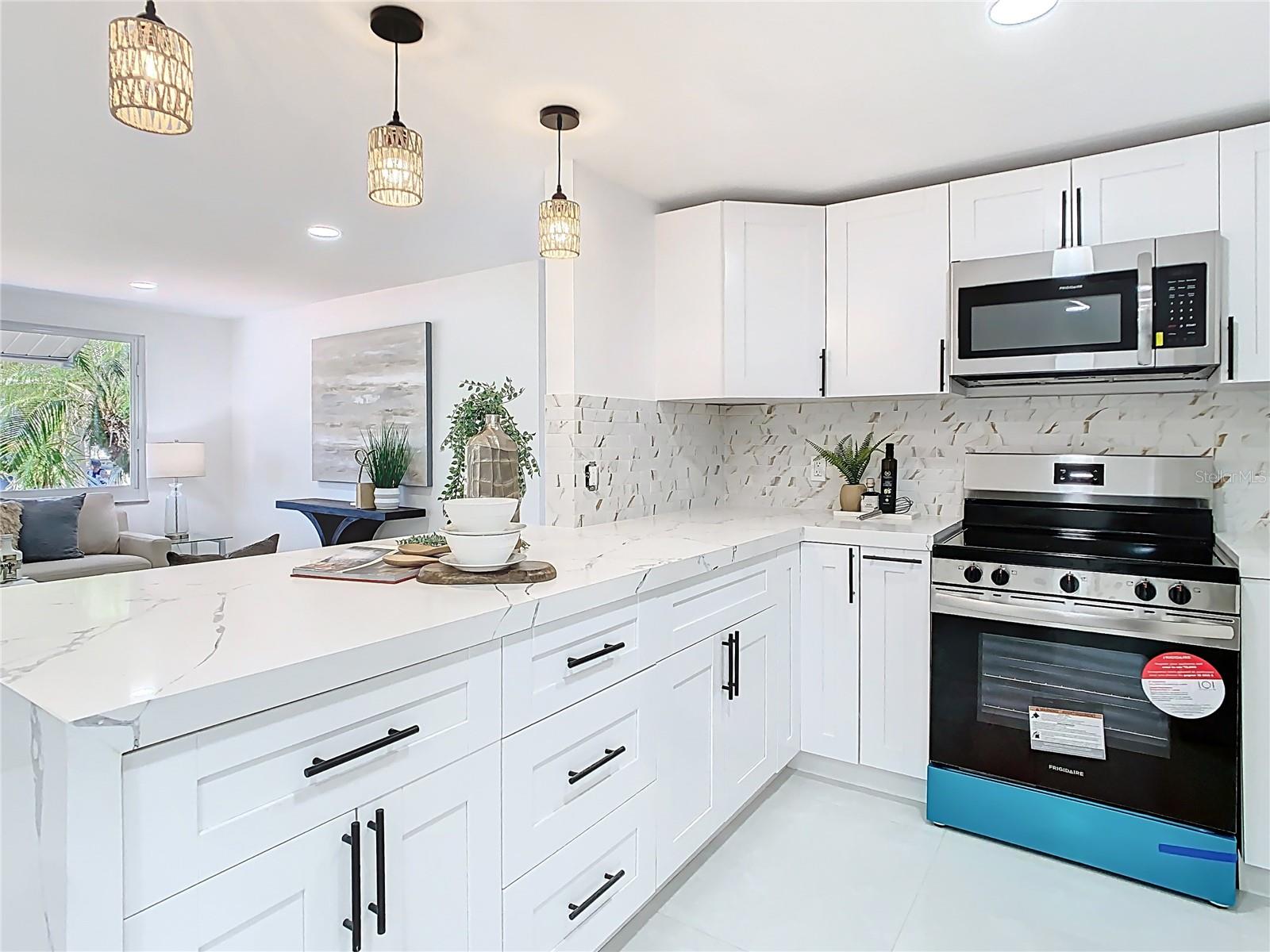 3711 HUNTINGTON ST NE, ST PETERSBURG, FL, 33703