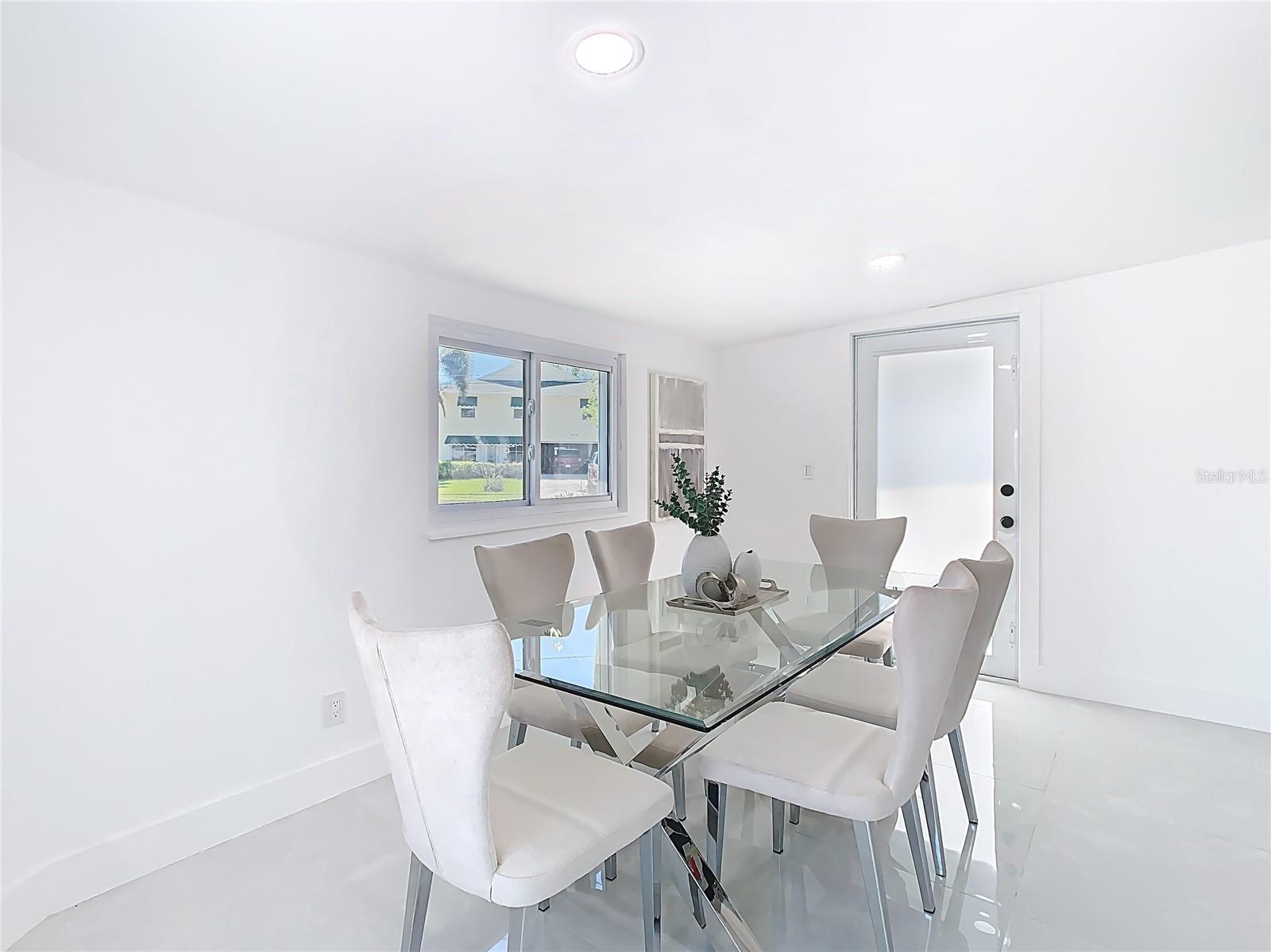 3711 HUNTINGTON ST NE, ST PETERSBURG, FL, 33703