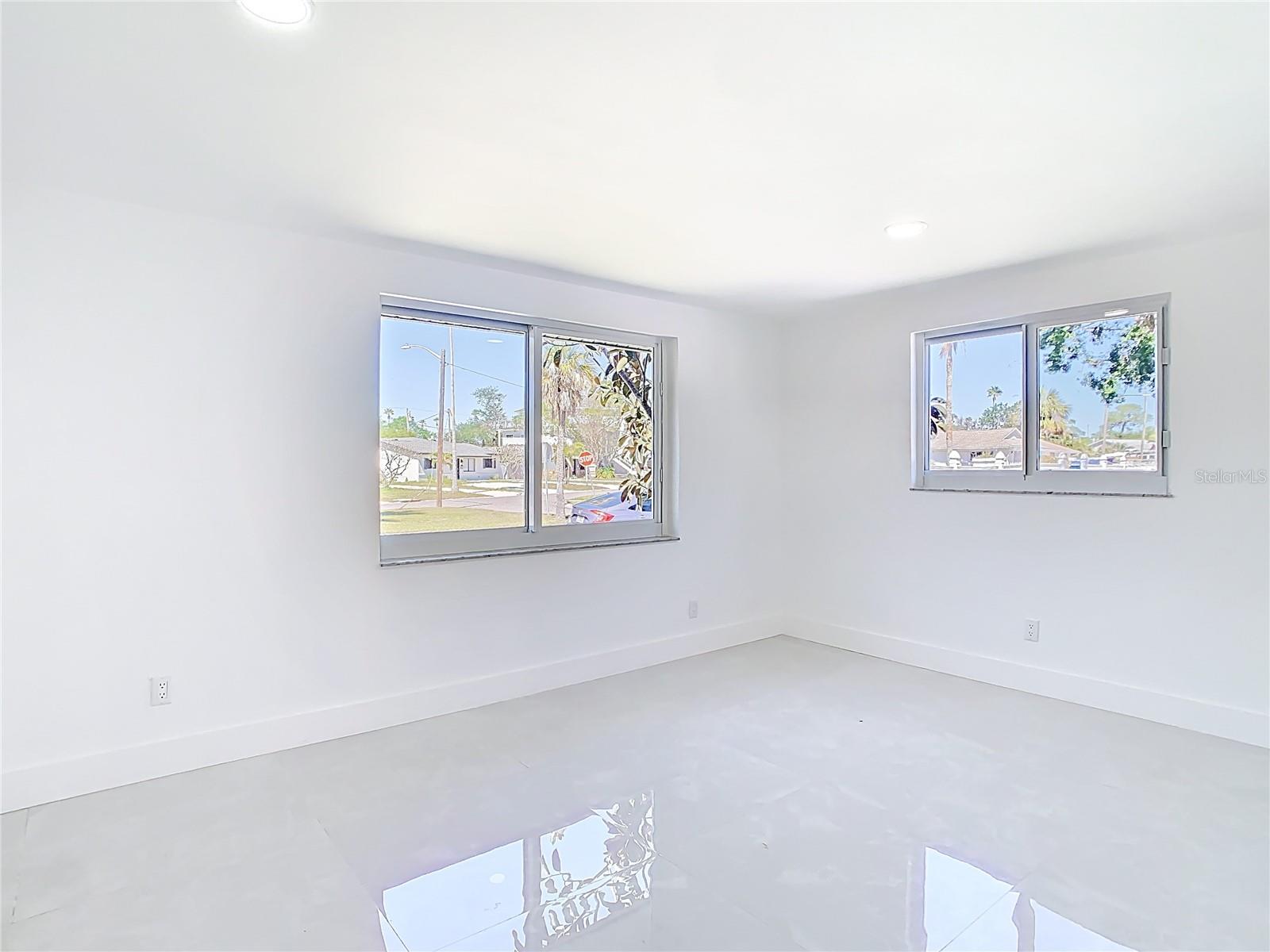 3711 HUNTINGTON ST NE, ST PETERSBURG, FL, 33703