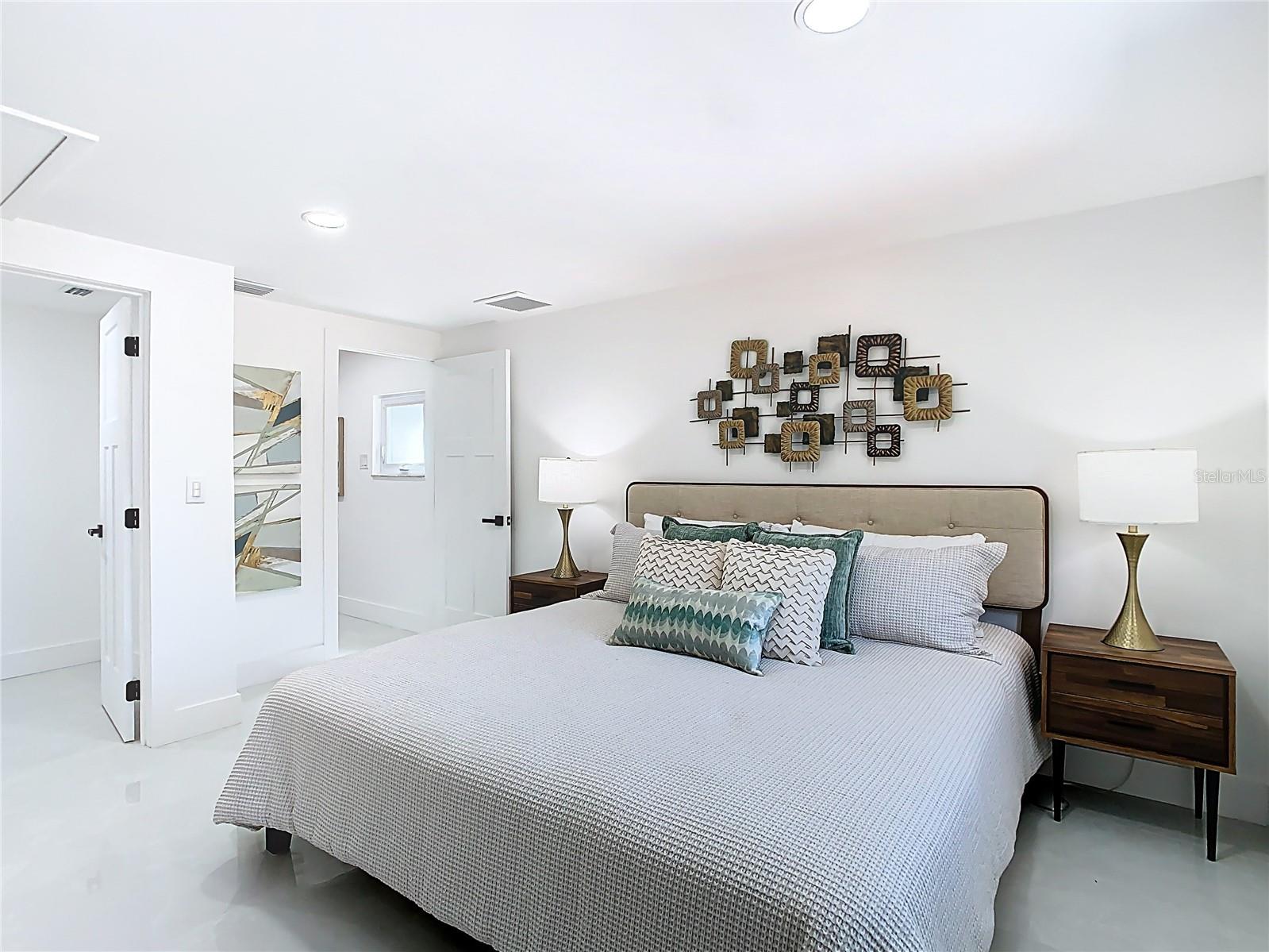 3711 HUNTINGTON ST NE, ST PETERSBURG, FL, 33703